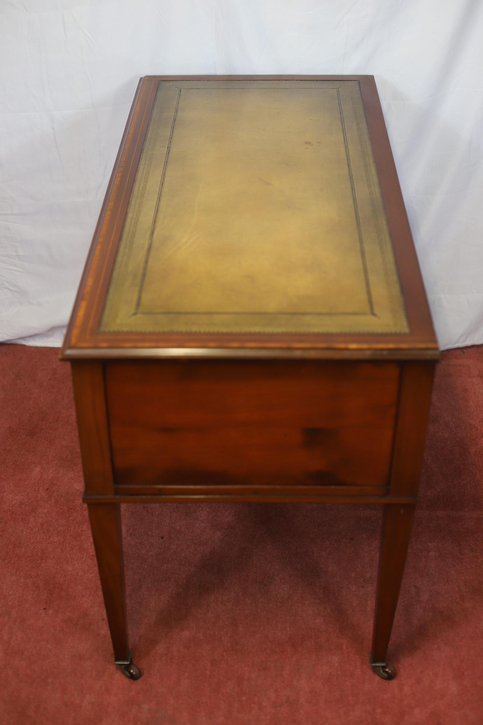 Maple&Co Lovely Edwardian Satinwood Crossbanded  Walnut  Desk For Sale 9