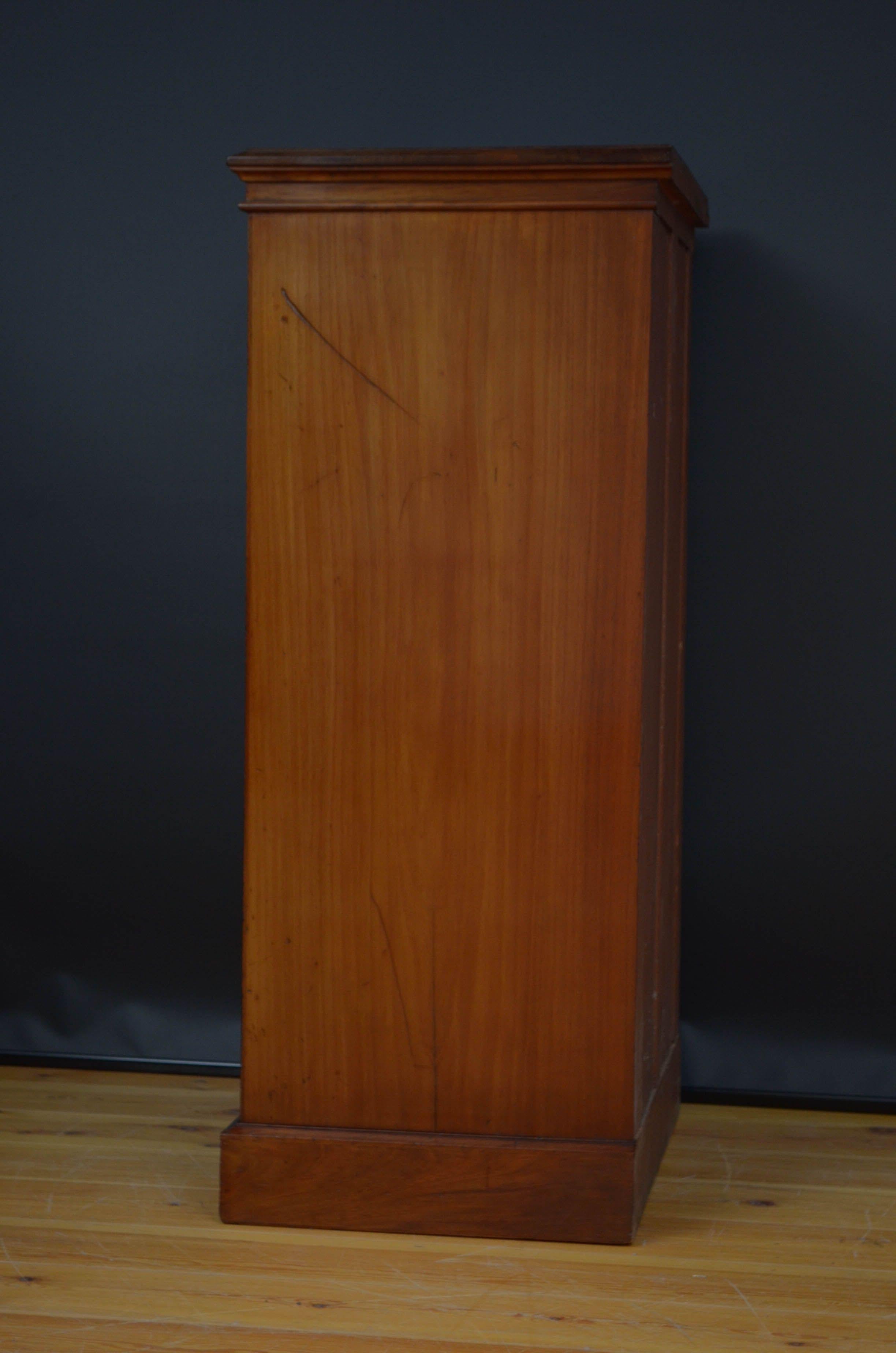Maples Mahogany Chest of Drawers For Sale 5