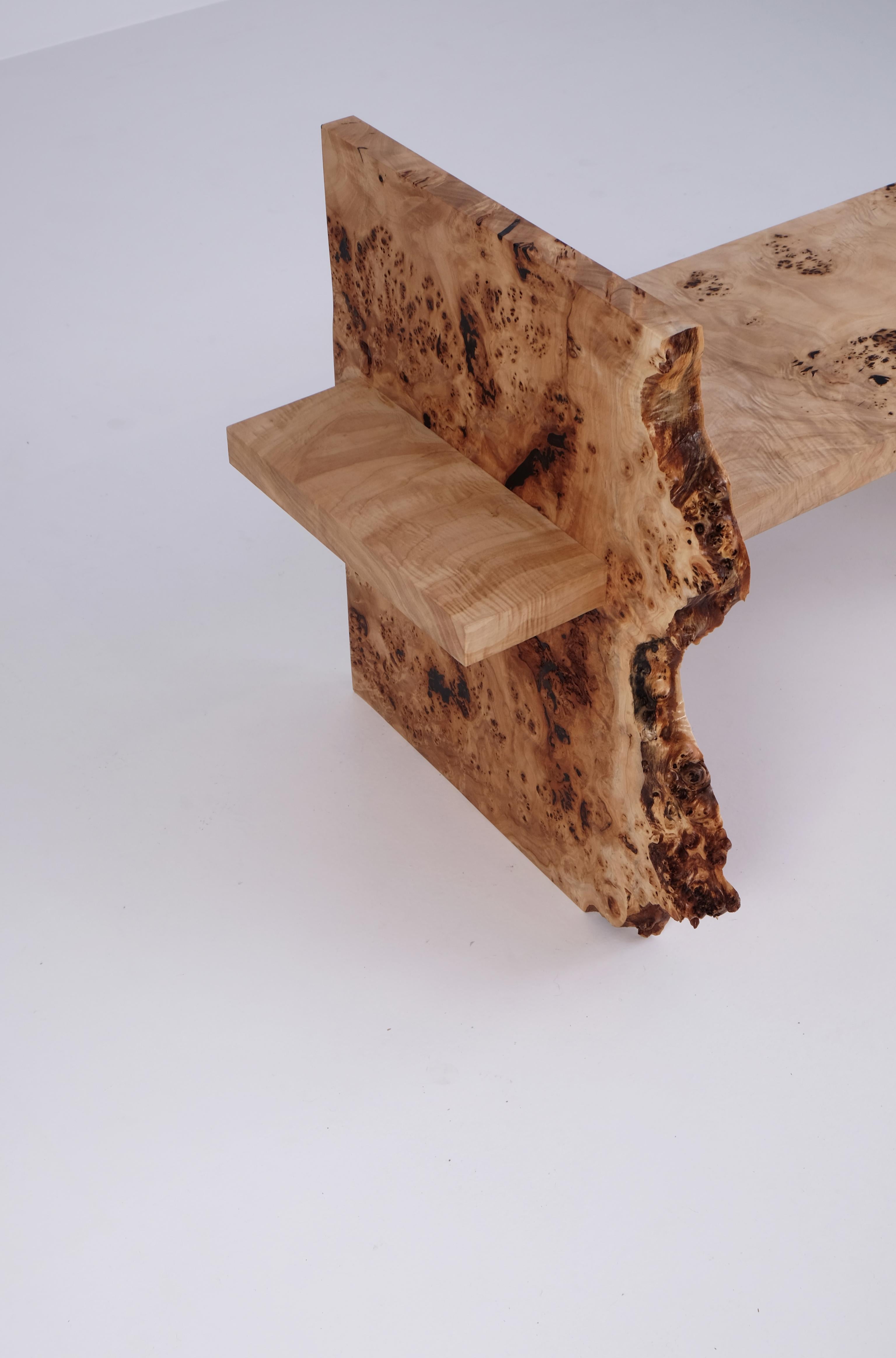 Eine Uniqe-Bank aus Mappa Burl. Handgefertigt vom schwedischen Tischlermeister Axel Wannberg. 

Mappa Burl ist ein schönes Holz mit einzigartigem Charakter. Diese Bank ist aus massivem Mappa Burl gefertigt. Das Design war ein intuitiver Prozess