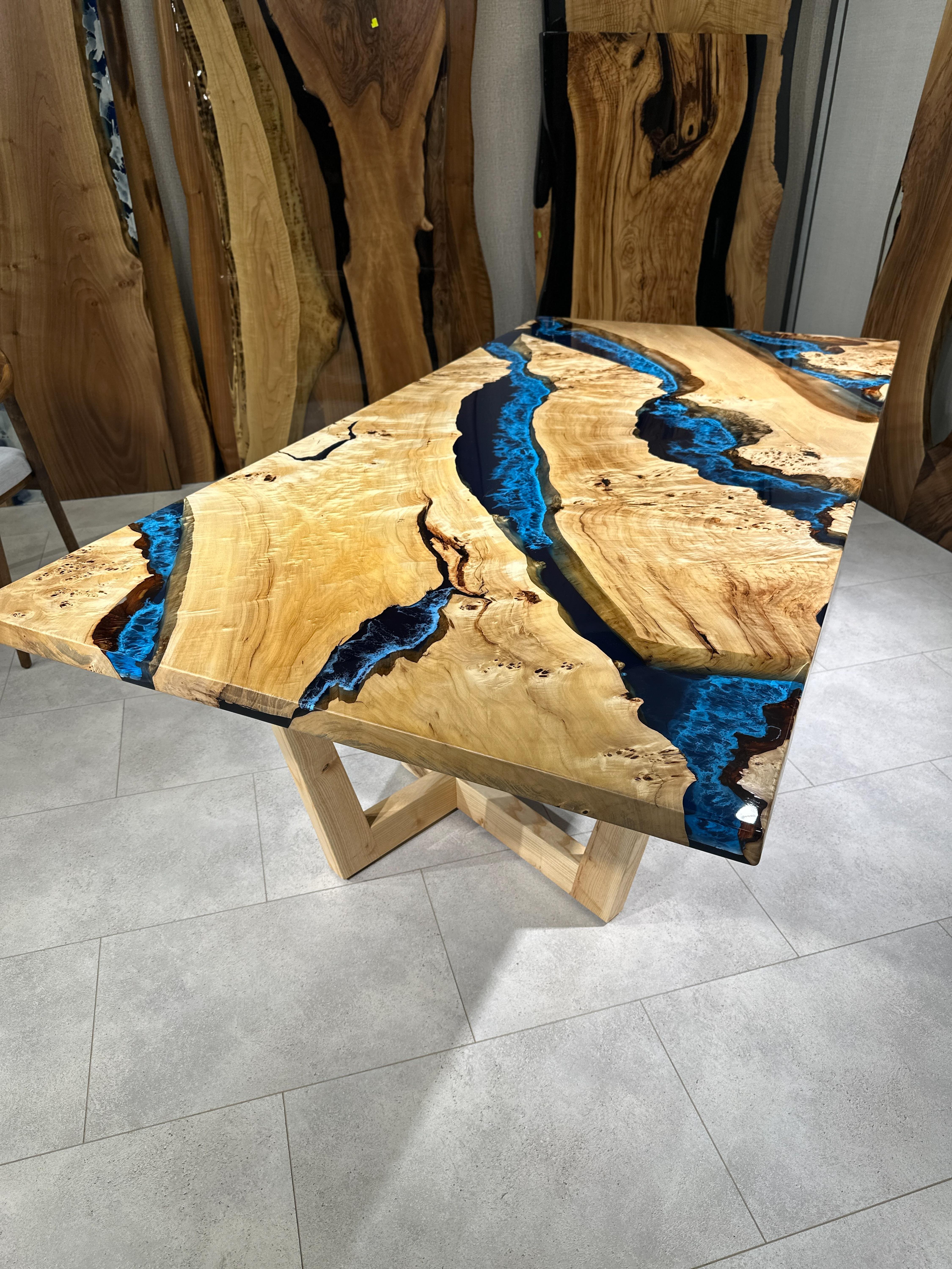 Mappa Burl Bleu profond Résine époxy River Table de salle à manger en bois sur mesure en vente 3