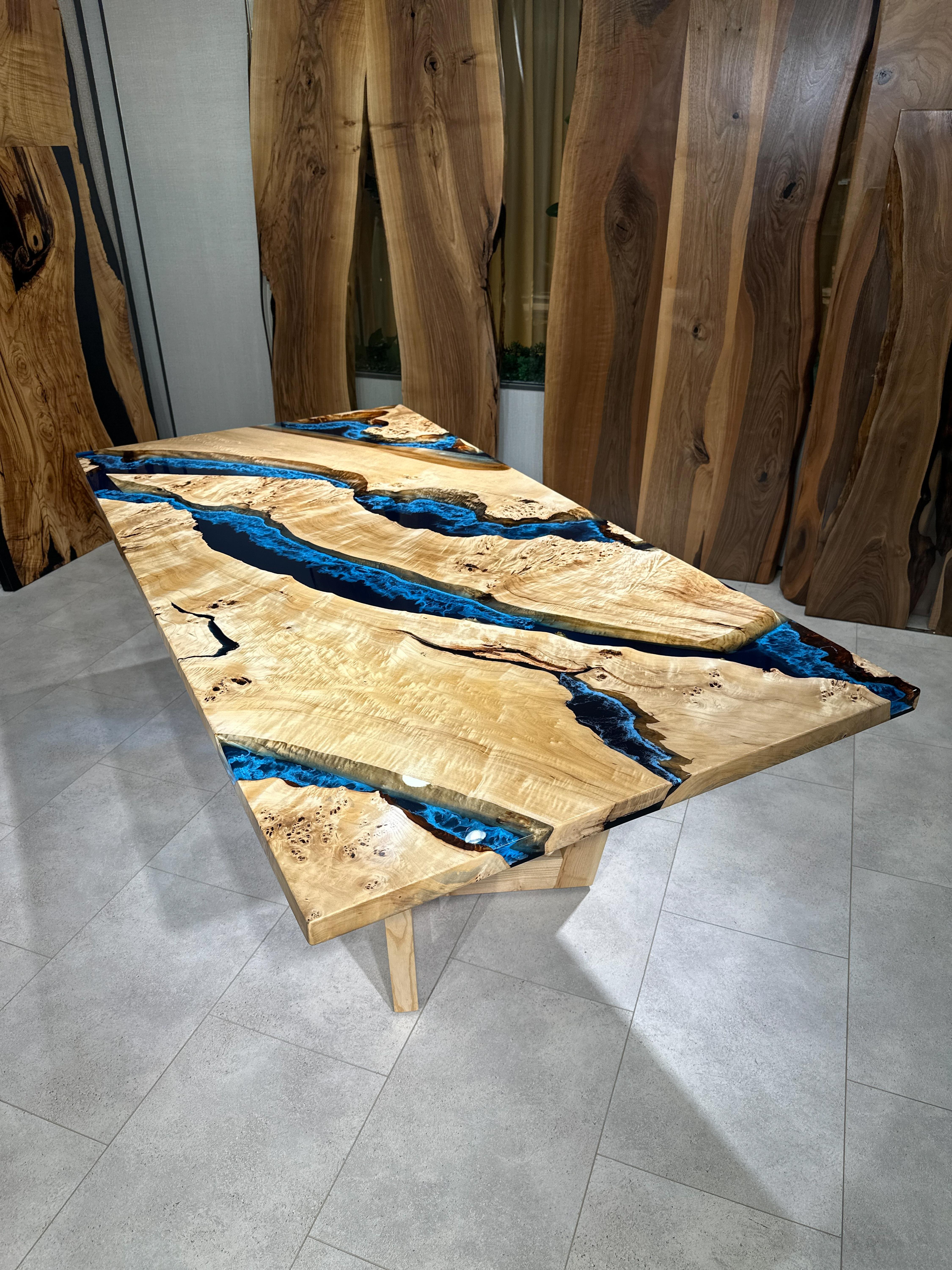 Mappa Burl Bleu profond Résine époxy River Table de salle à manger en bois sur mesure en vente 2