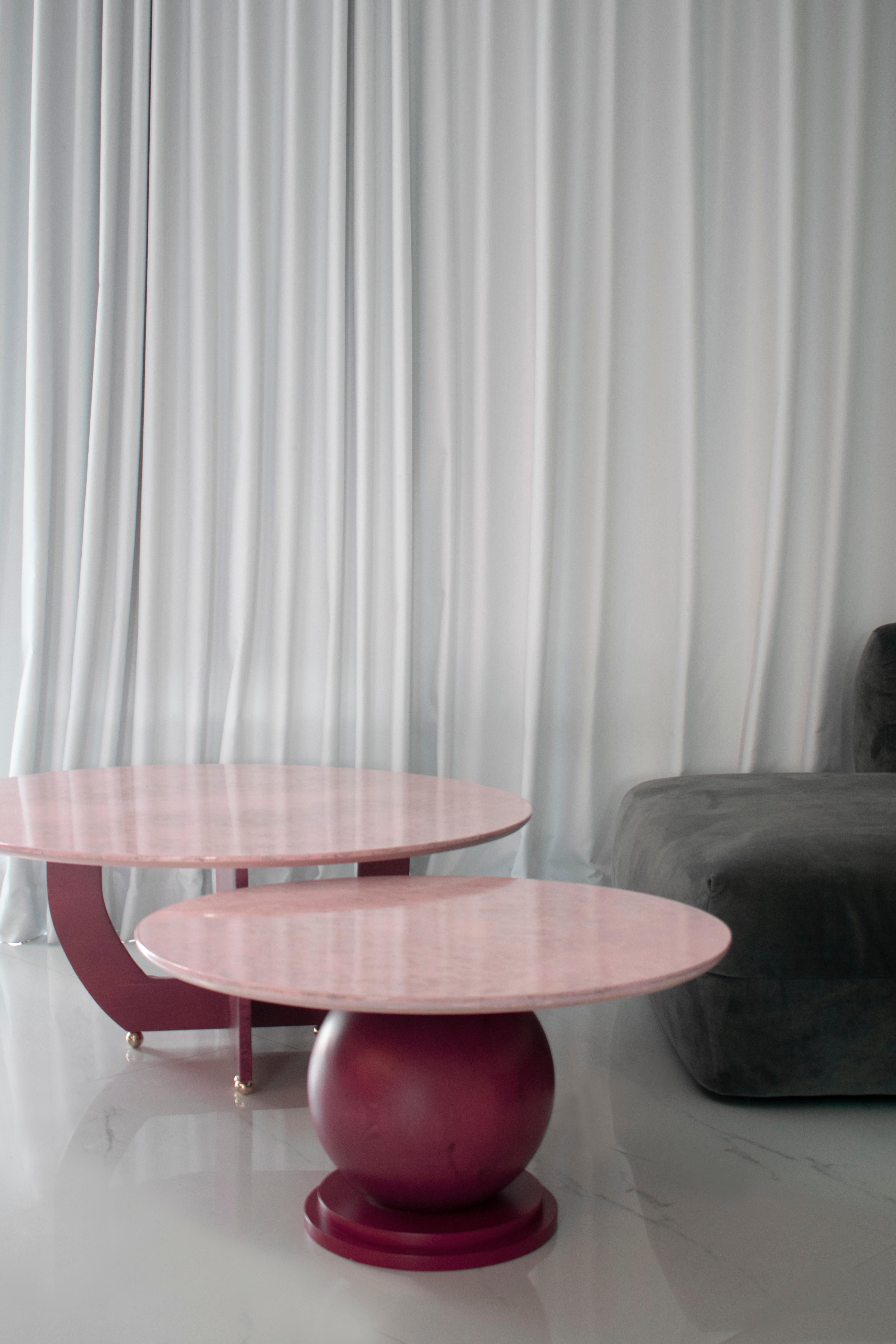 Bois SPHERE Table basse Mappa en placage de ronce en bois massif rose en vente