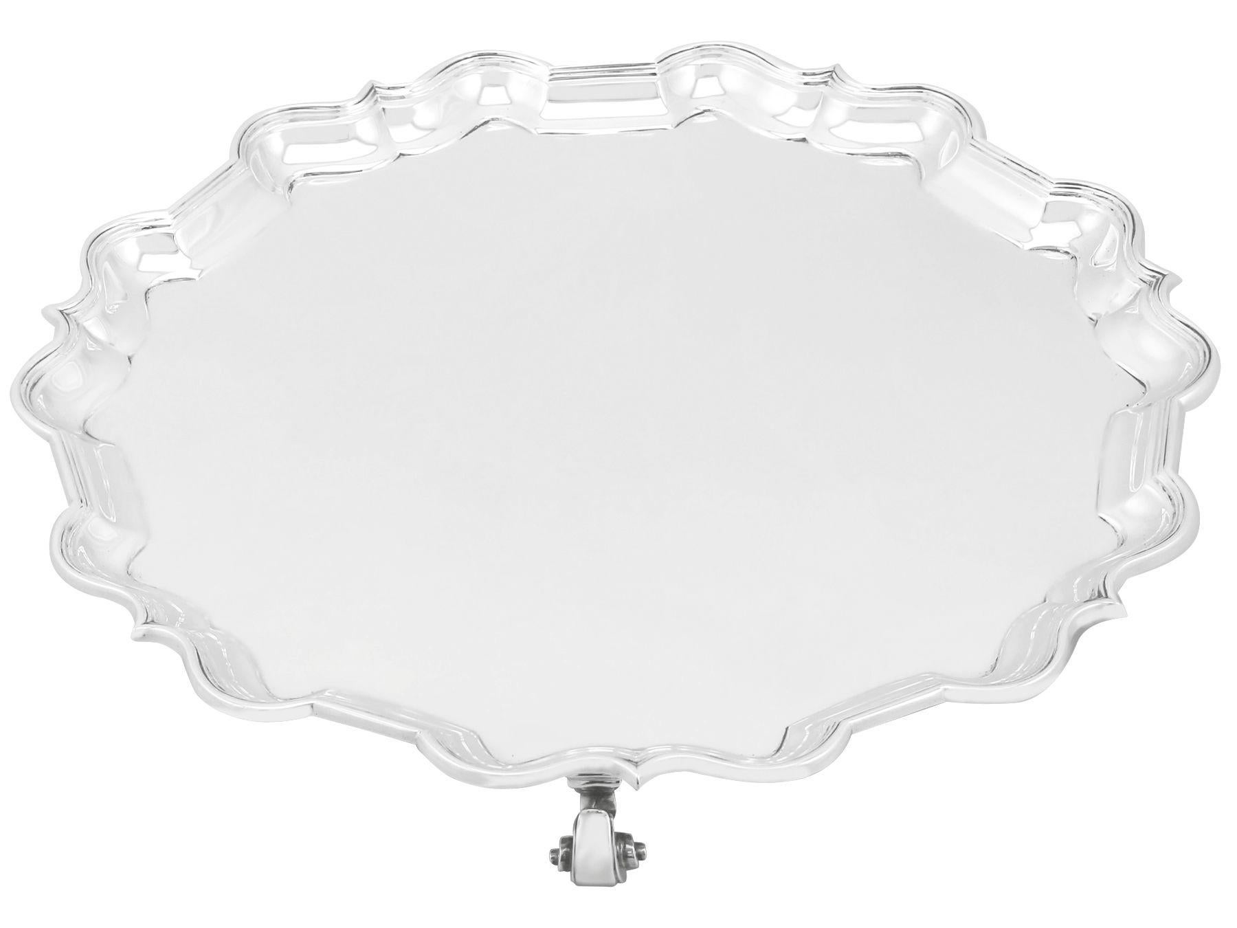 An exceptional, fine and impressive antique George V English sterling silver salver; an addition to our silver dining collection

This exceptional antique George V sterling silver salver has a circular shaped form.

The surface of this large
