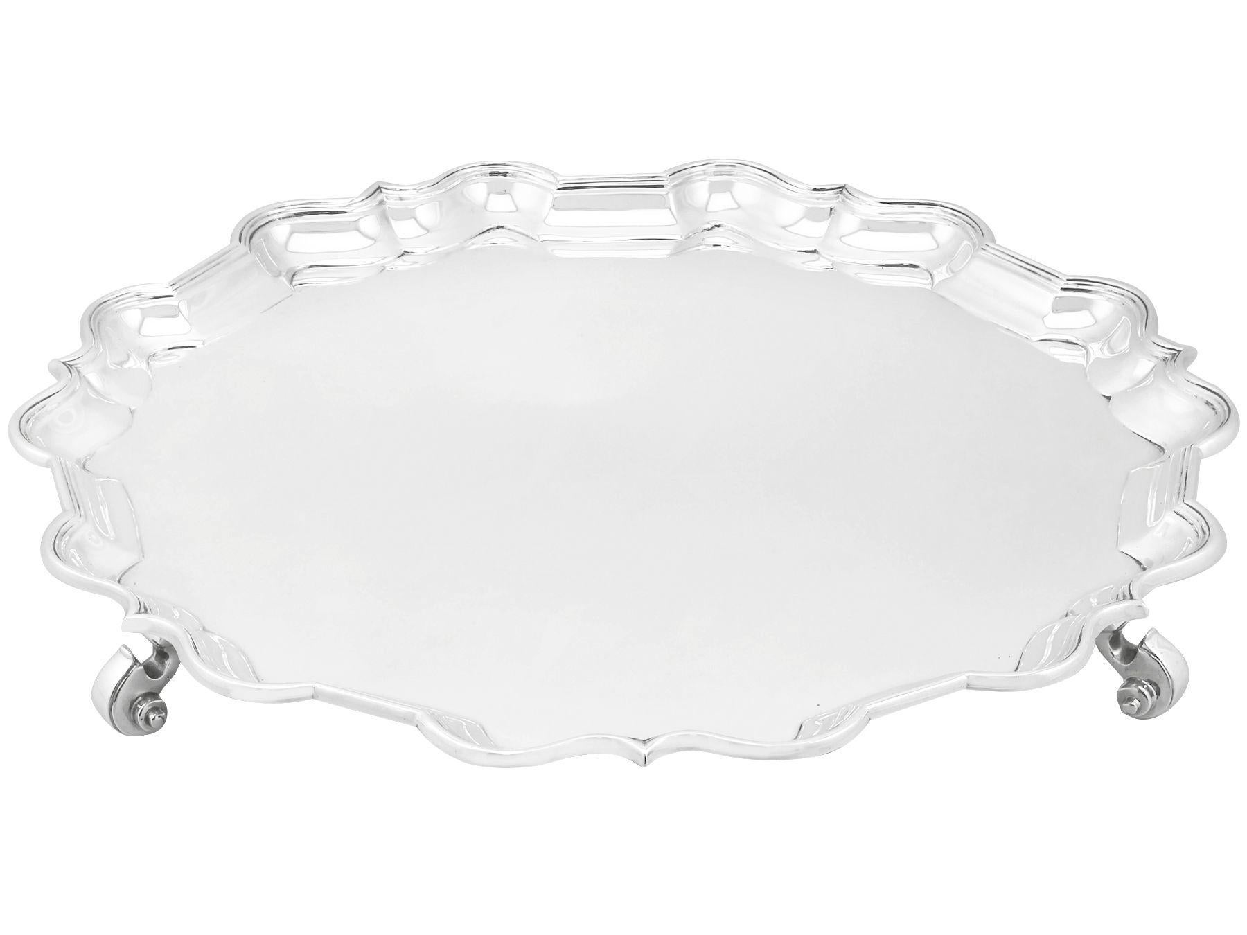 Bandeja de plata de ley de la década de 1920 de Mappin & Webb Chippendale en venta