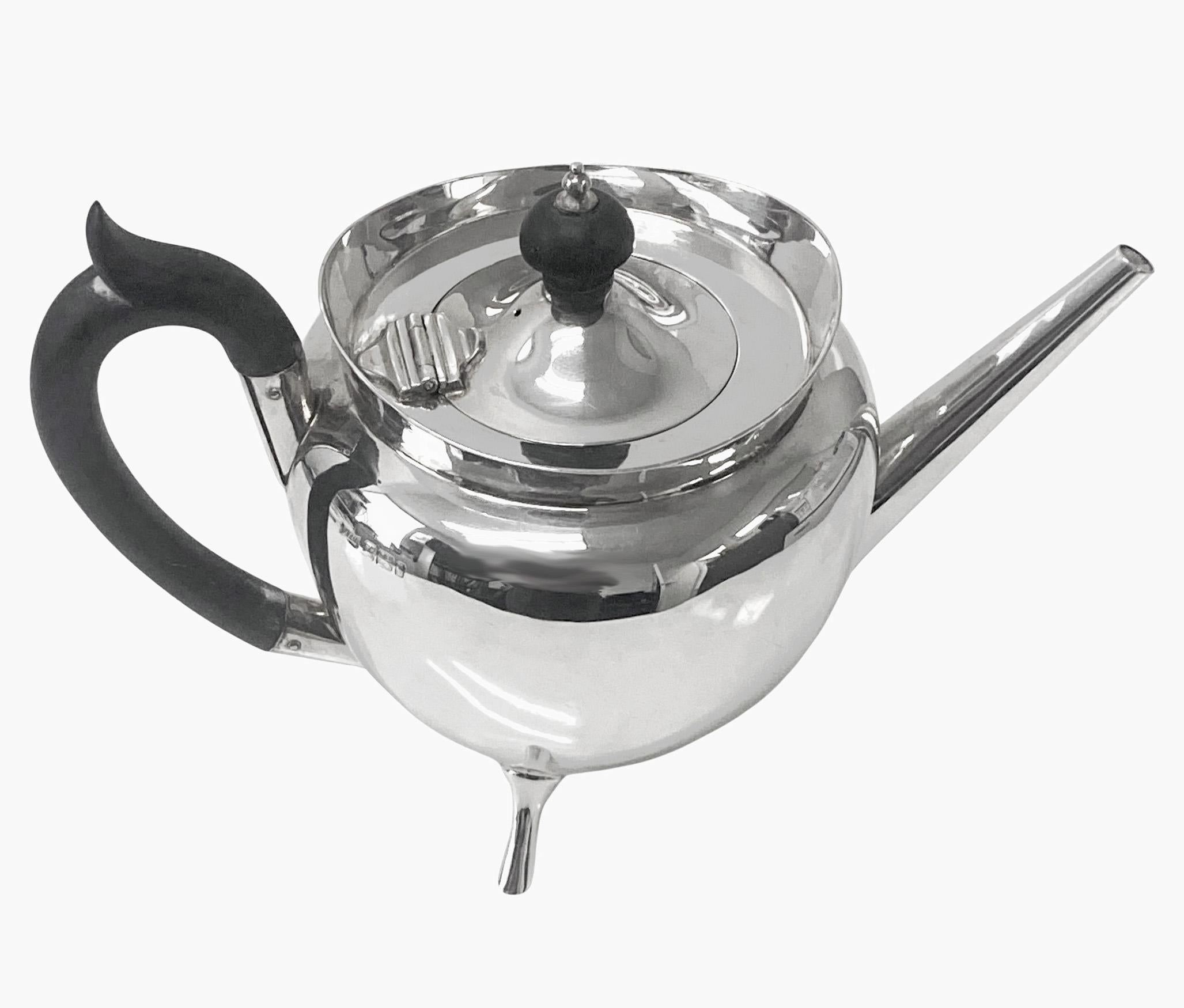 Mappin & Webb manera de Christopher Dresser Tetera de plata de ley 1903 Inglés en venta