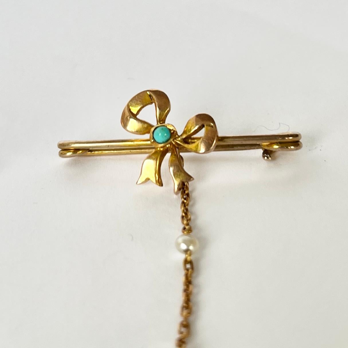 Taille cabochon Mappin Brothers Broche victorienne en or 9 carats avec turquoise et perles en vente