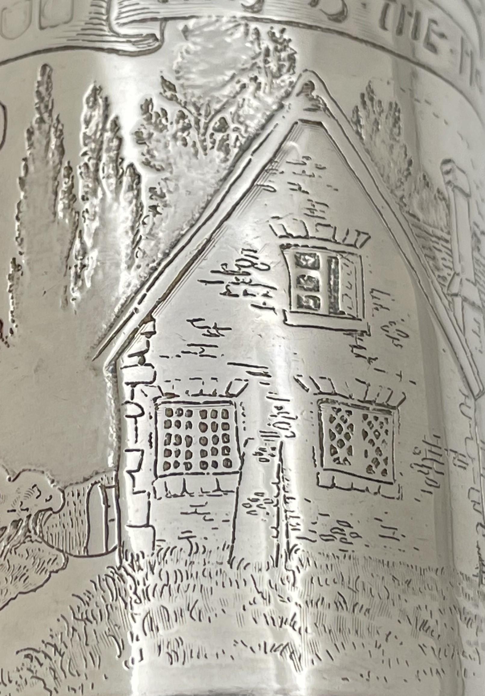Tasse de baptême pour enfant/châle avec maison et souris en argent sterling anglais 1898 Bon état - En vente à New York, NY