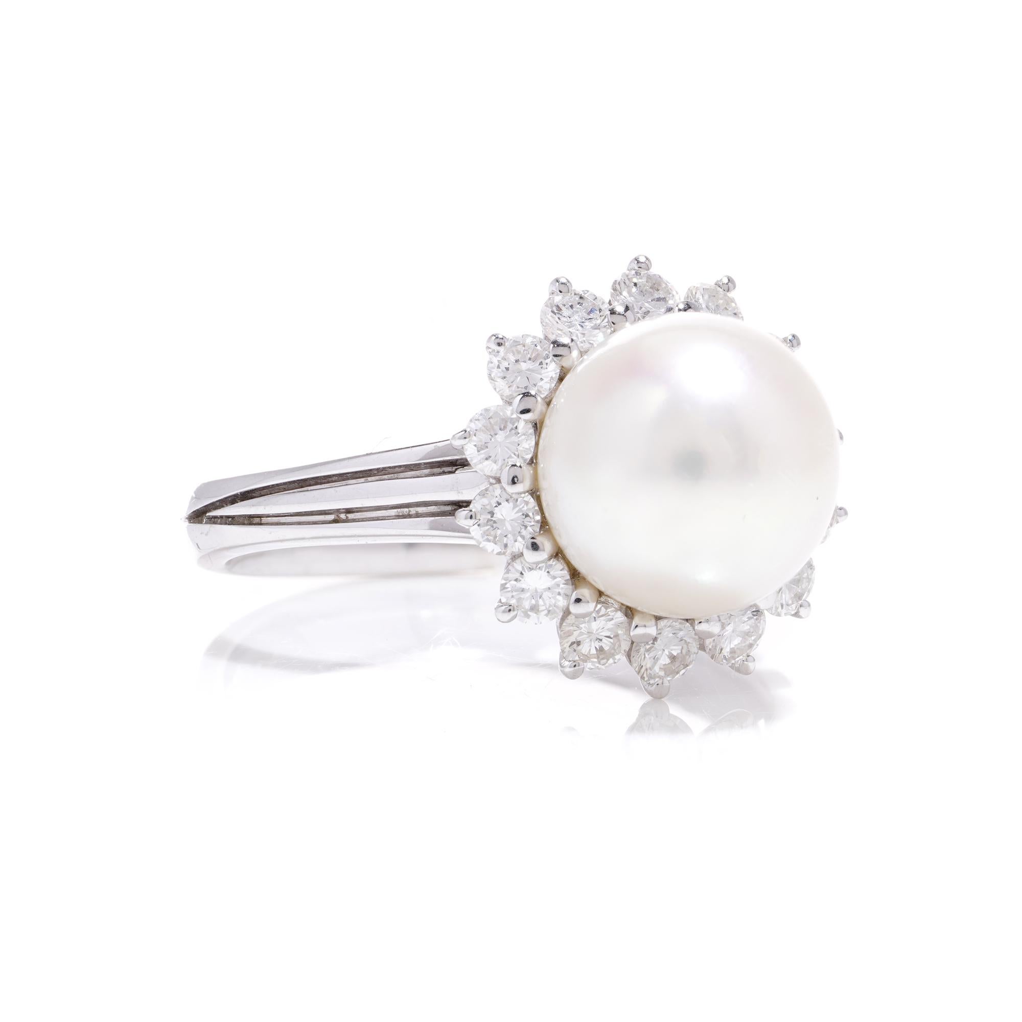 Mappin & Webb 18kt. gold Cultured South Sea Pearl and diamond cluster In Good Condition For Sale In Braintree, GB