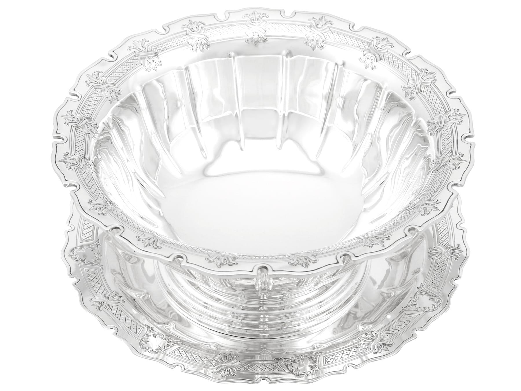An exceptional, fine and impressive antique George V English sterling silver strawberry bowl and serving dish; an addition to our silver dining collection.

This exceptional antique George V sterling silver strawberry bowl and serving dish has a