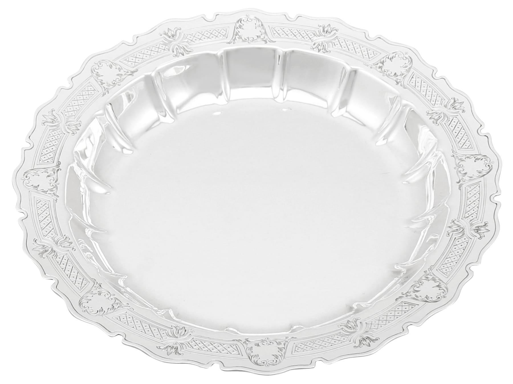 Mappin & Webb 1928 Antique Sterling Silver Strawberry Bowl and Serving Dish For Sale 1