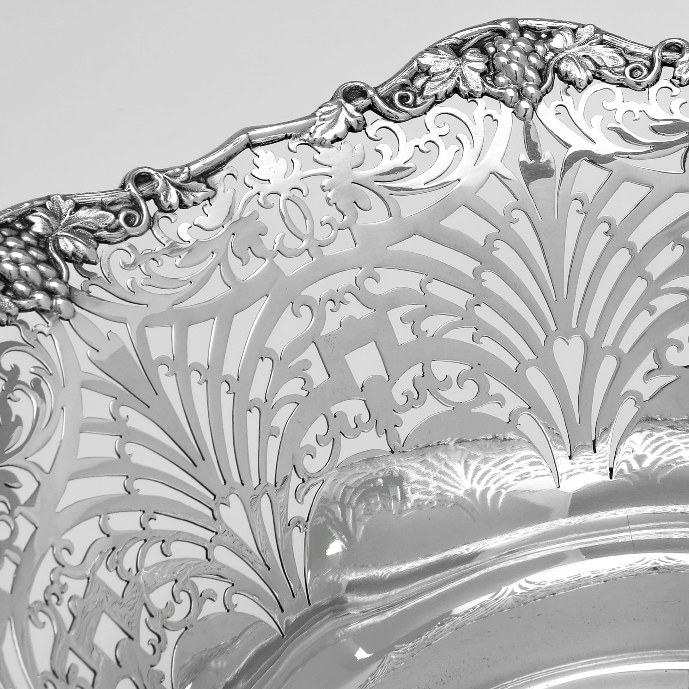 Art Deco Mappin & Webb art deco sterling silver dish made in Sheffield in 1942 For Sale