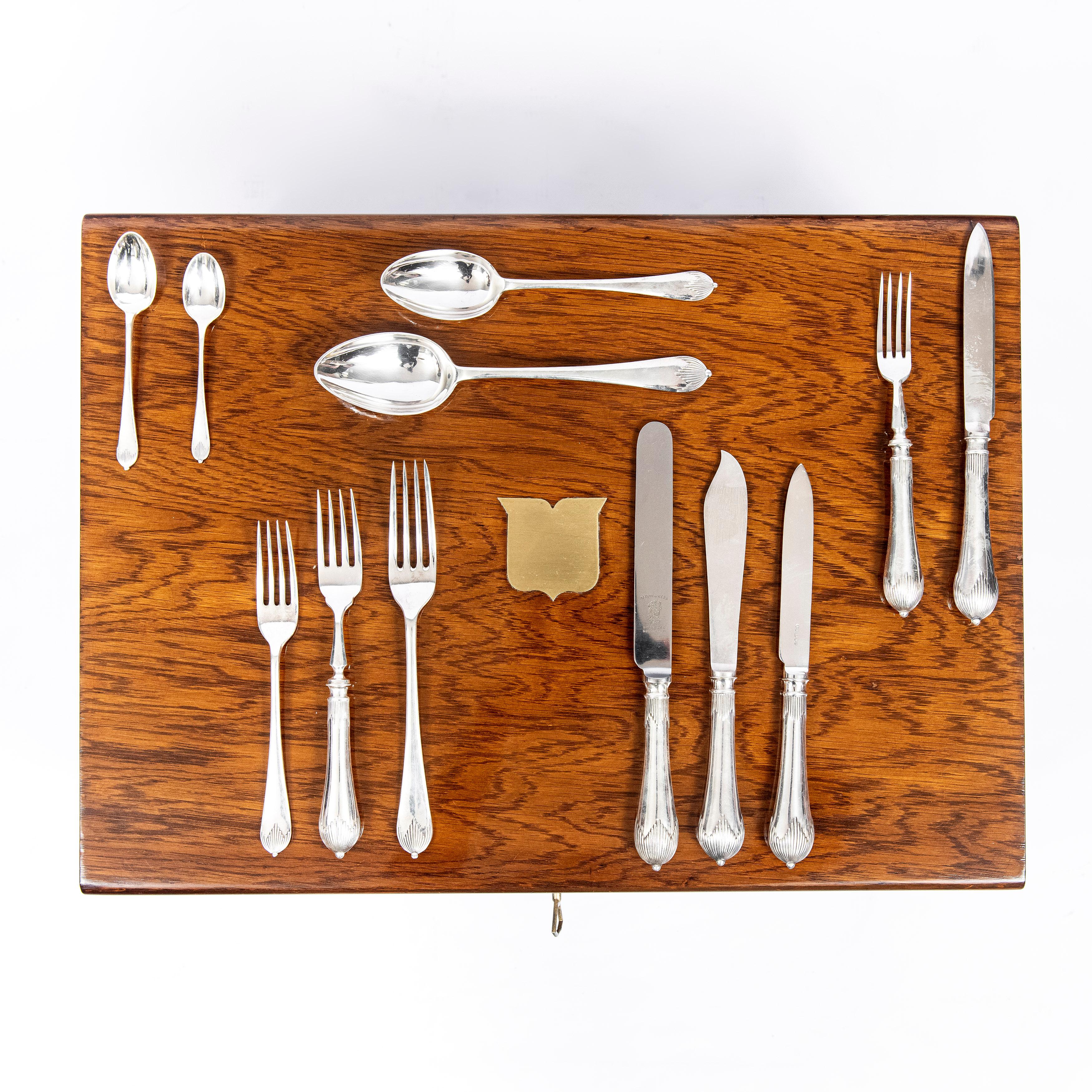 Mappin & Webb Cutlery Set for 12 People, England, Early 20th Century For Sale 3