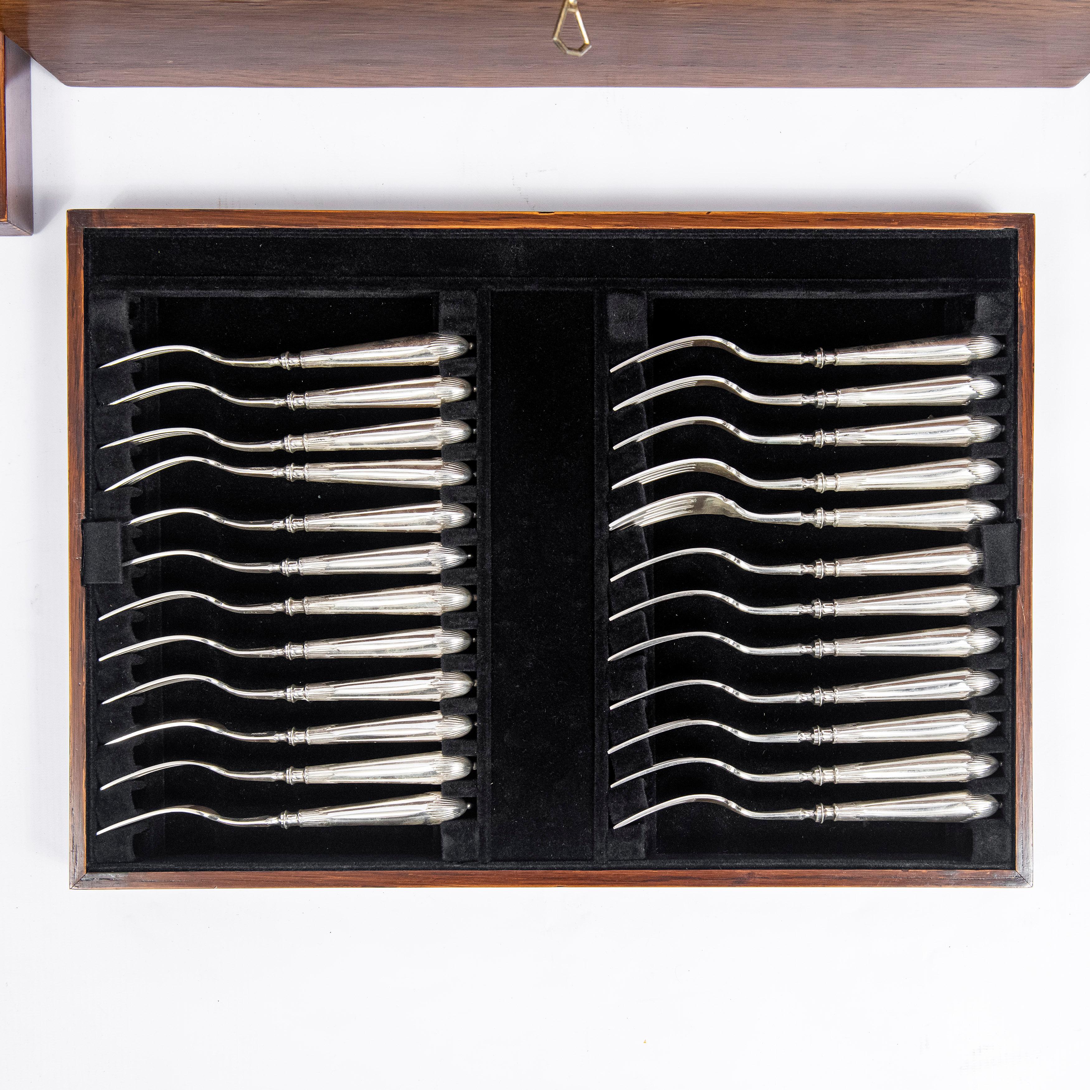 English Mappin & Webb Cutlery Set for 12 People, England, Early 20th Century For Sale