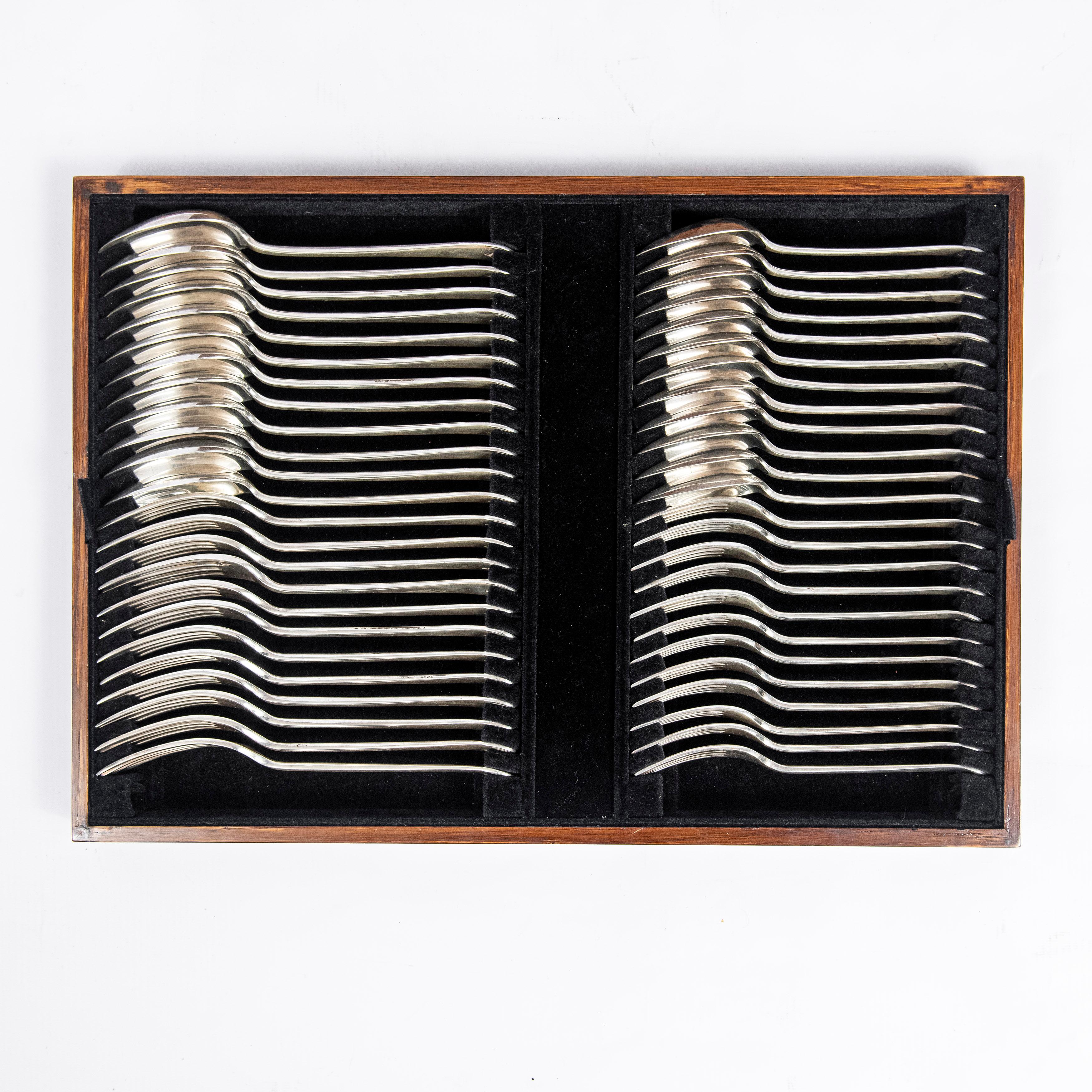 Silver Plate Mappin & Webb Cutlery Set for 12 People, England, Early 20th Century For Sale