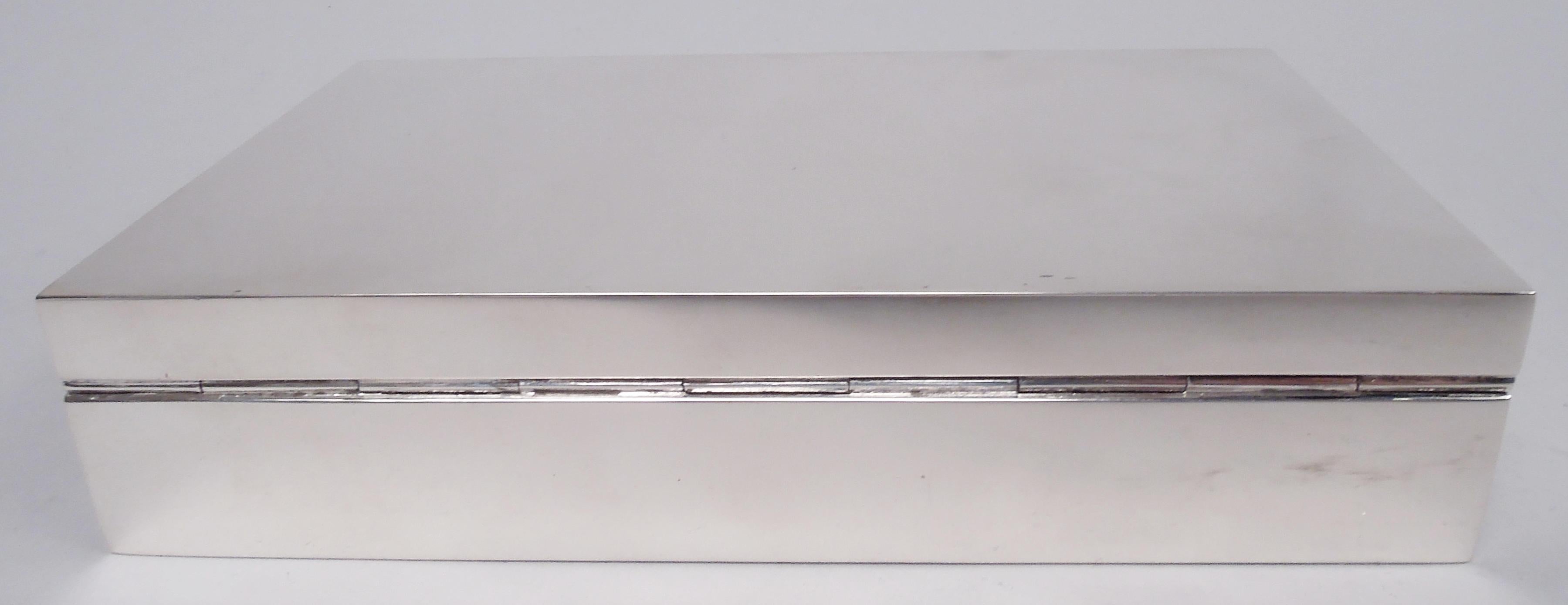 Caja moderna inglesa de plata de ley Mappin & Webb, 1965 Británico en venta