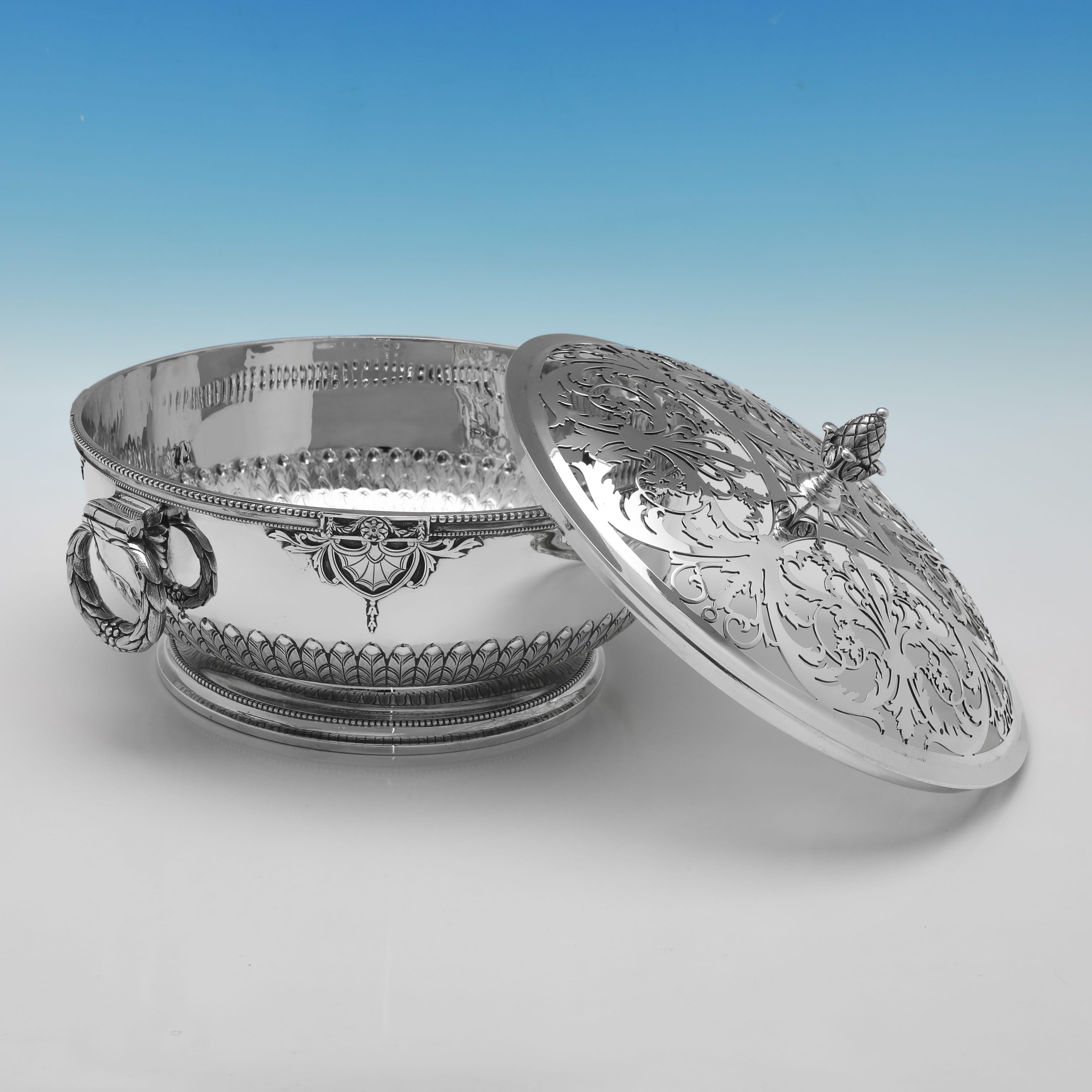 Mid-Century moderno Mappin & Webb, ciotola a forma di rosa in argento sterling della metà del secolo, realizzata nel 1957 in vendita