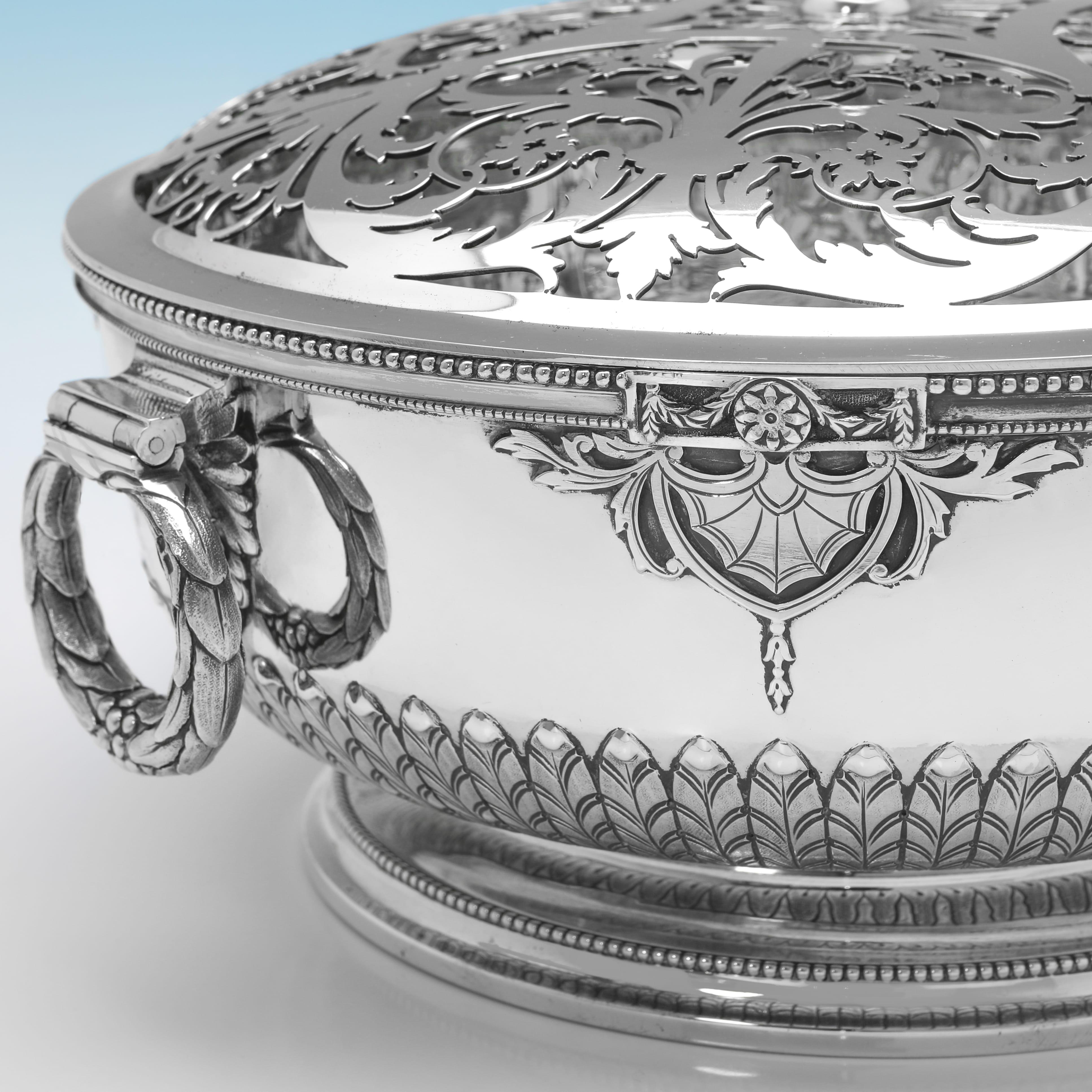 Inglese Mappin & Webb, ciotola a forma di rosa in argento sterling della metà del secolo, realizzata nel 1957 in vendita