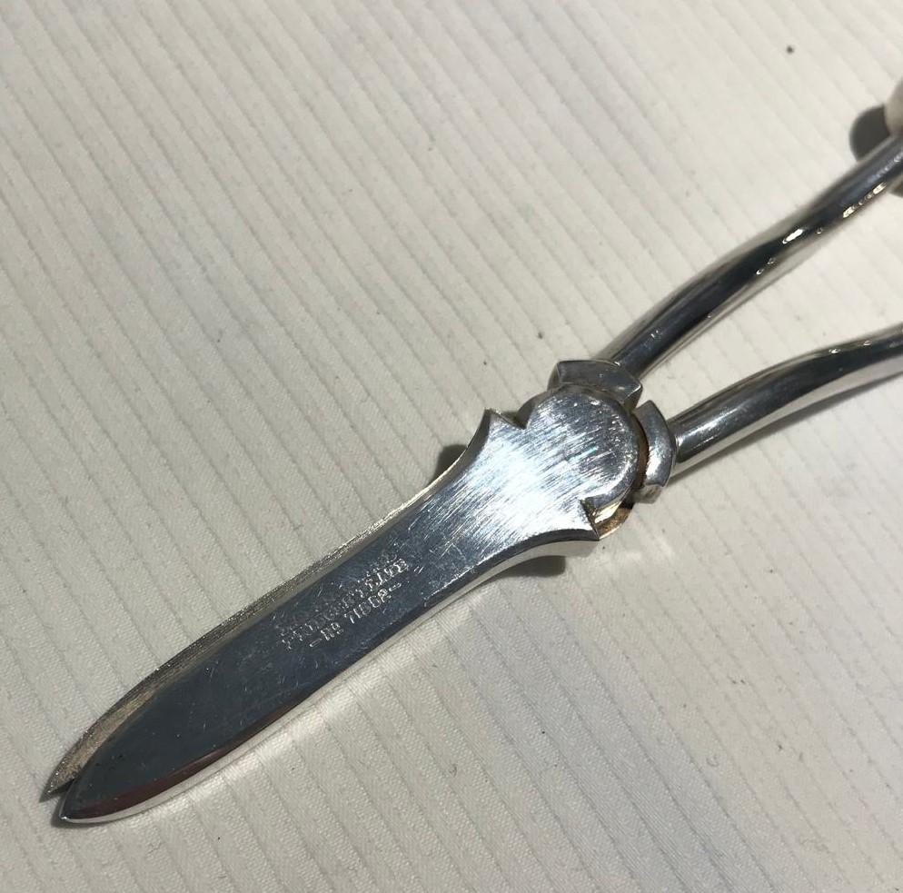Mappin & Webb Prince's Plate No. 71552 Grape Scissors - Antique Art Deco In Good Condition For Sale In London, GB