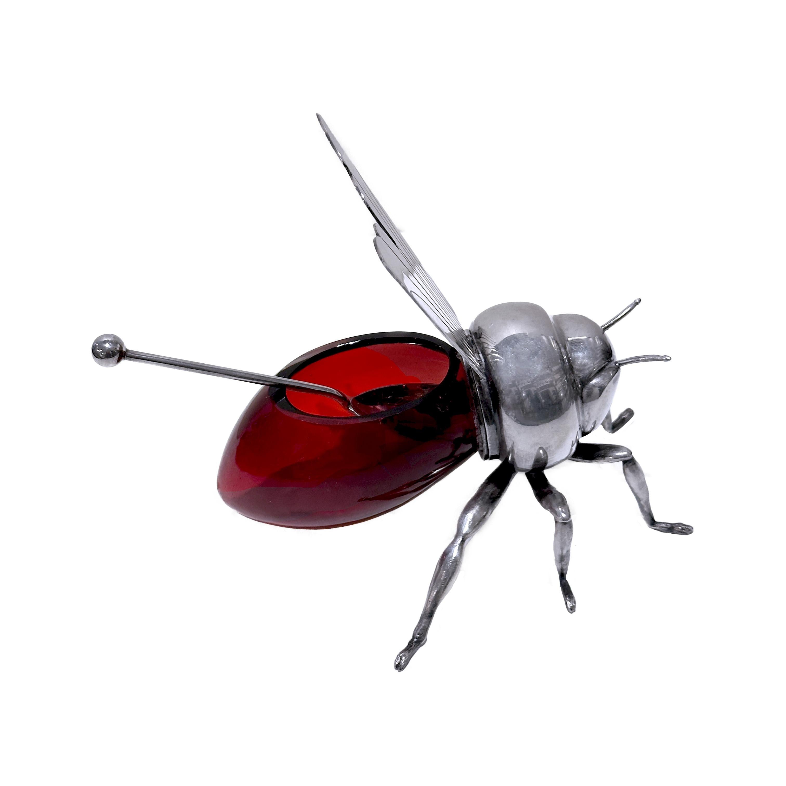 20th Century Mappin & Webb red Honey bee honey pot, circa 1910 For Sale