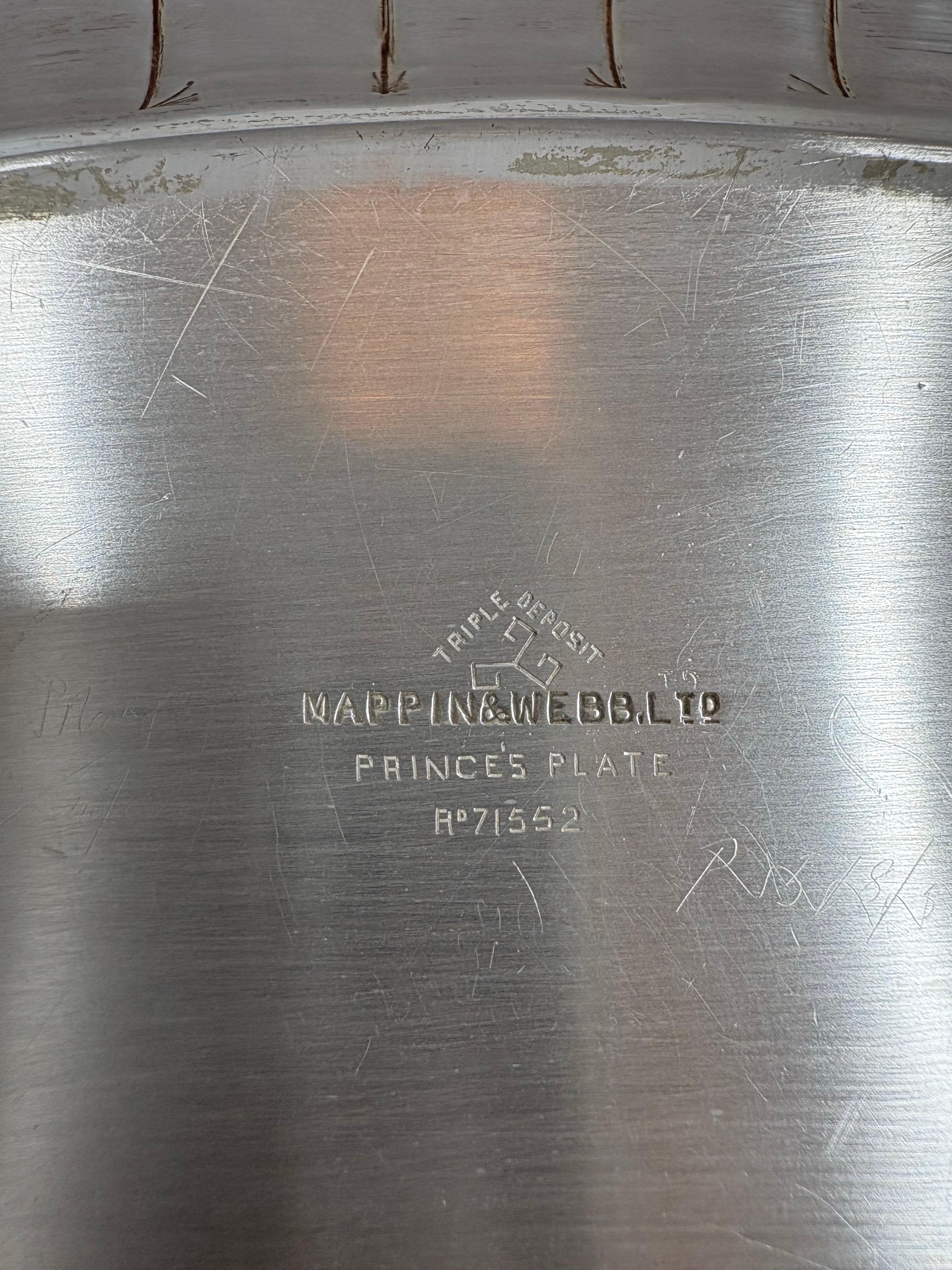 Plateau en métal argenté de Mappin & Webb en vente 4