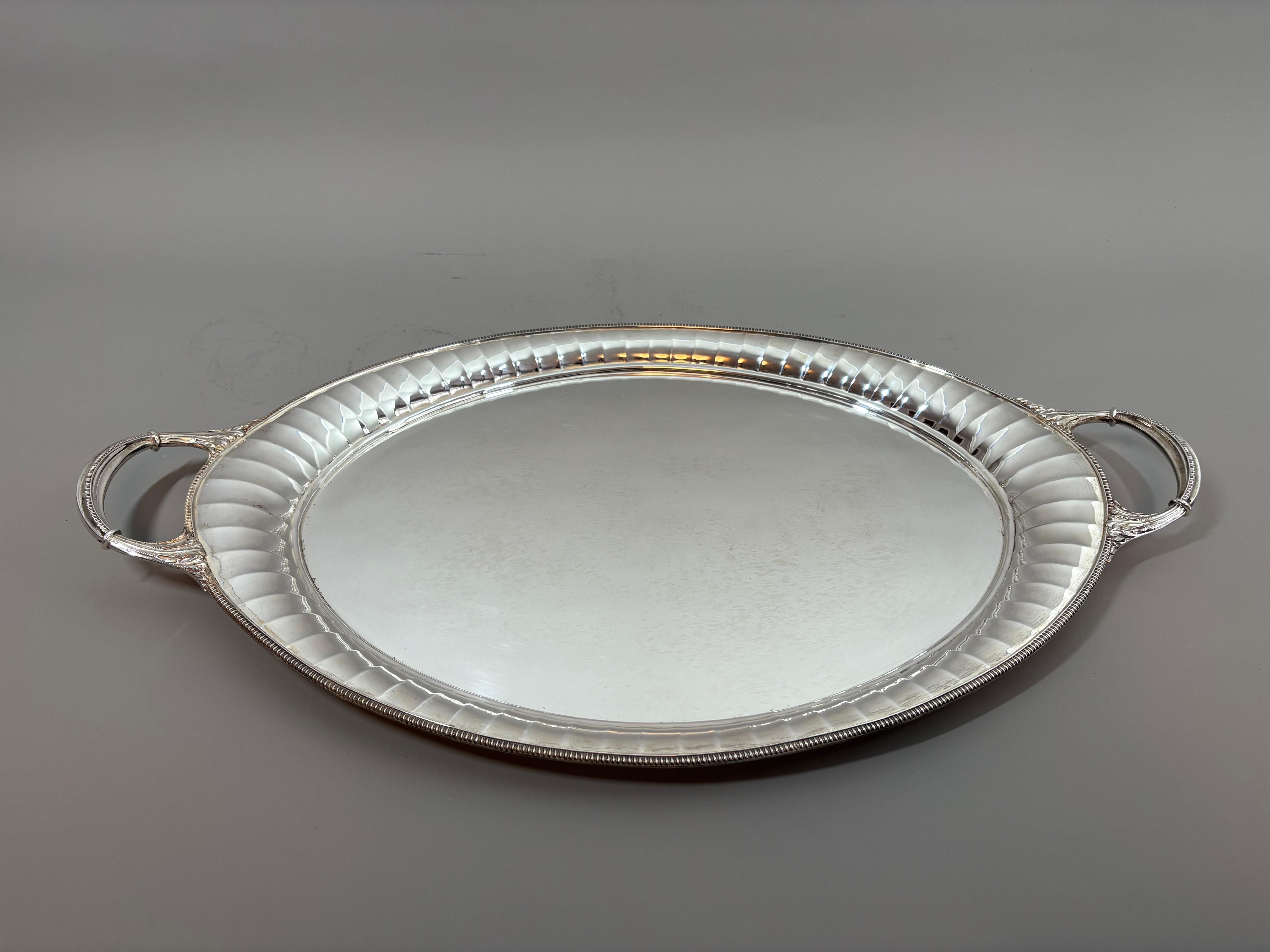 Britannique Plateau en métal argenté de Mappin & Webb en vente