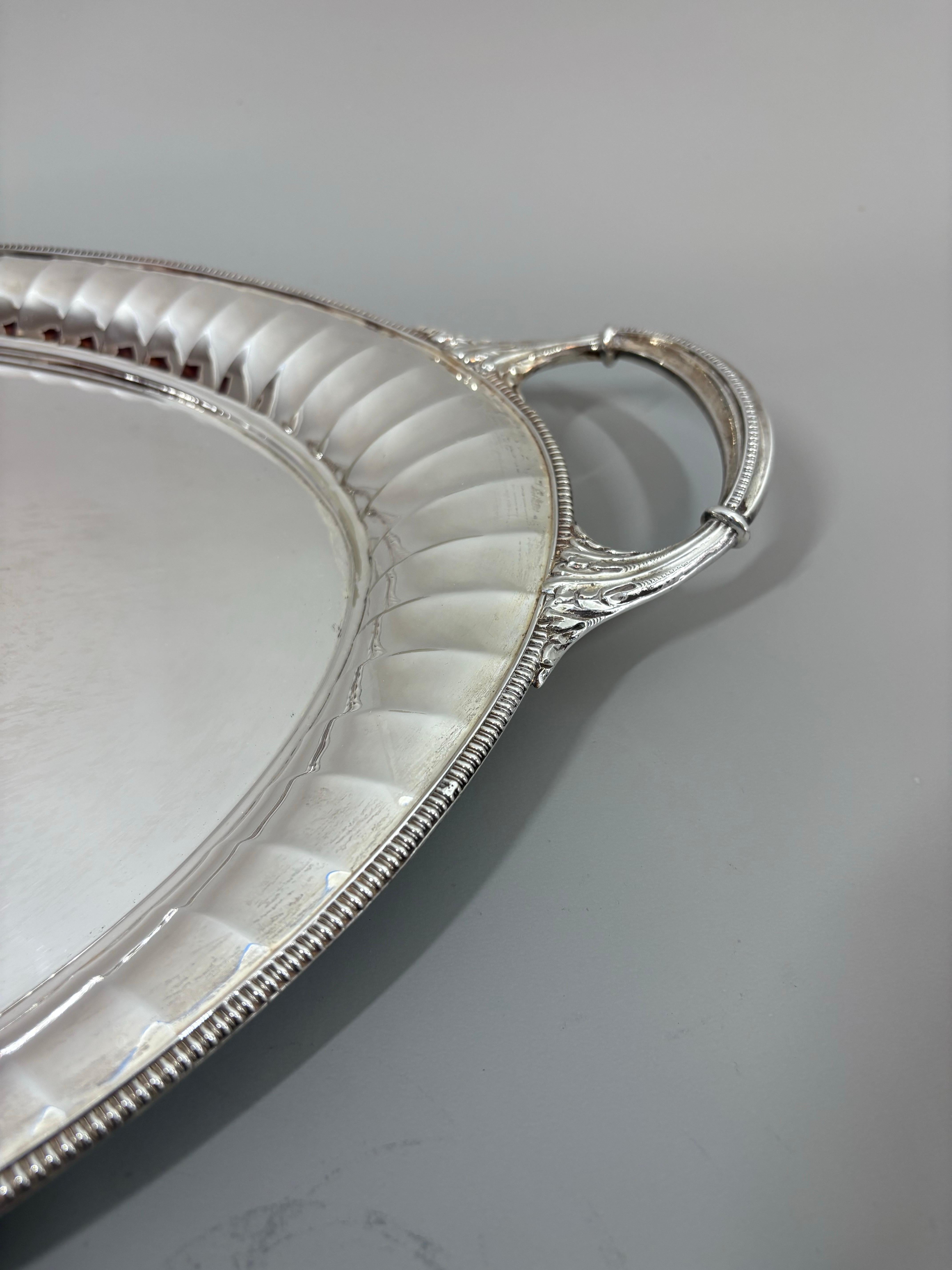 20ième siècle Plateau en métal argenté de Mappin & Webb en vente