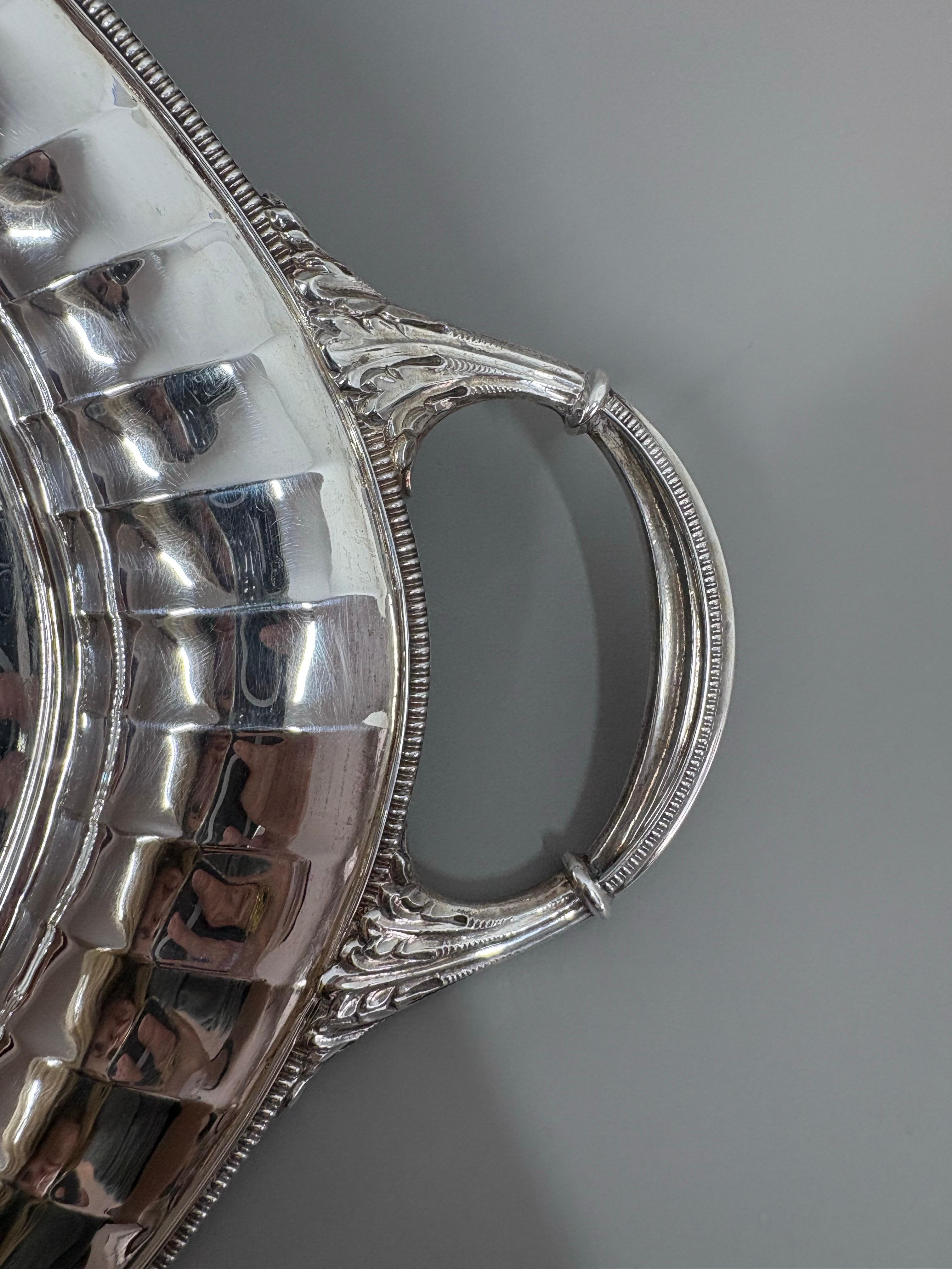 Plaqué argent Plateau en métal argenté de Mappin & Webb en vente