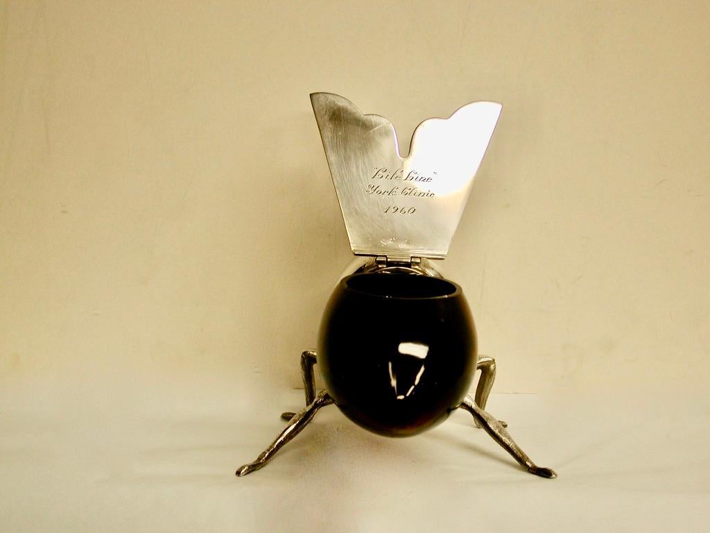 Mappin & Webb Bote de miel de abeja chapado en plata y cristal rubí Circa 1950 en Bueno estado para la venta en London, GB