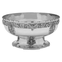 Mappin & Webb sterling silver centre piece bowl or fruit bowl made in 1940