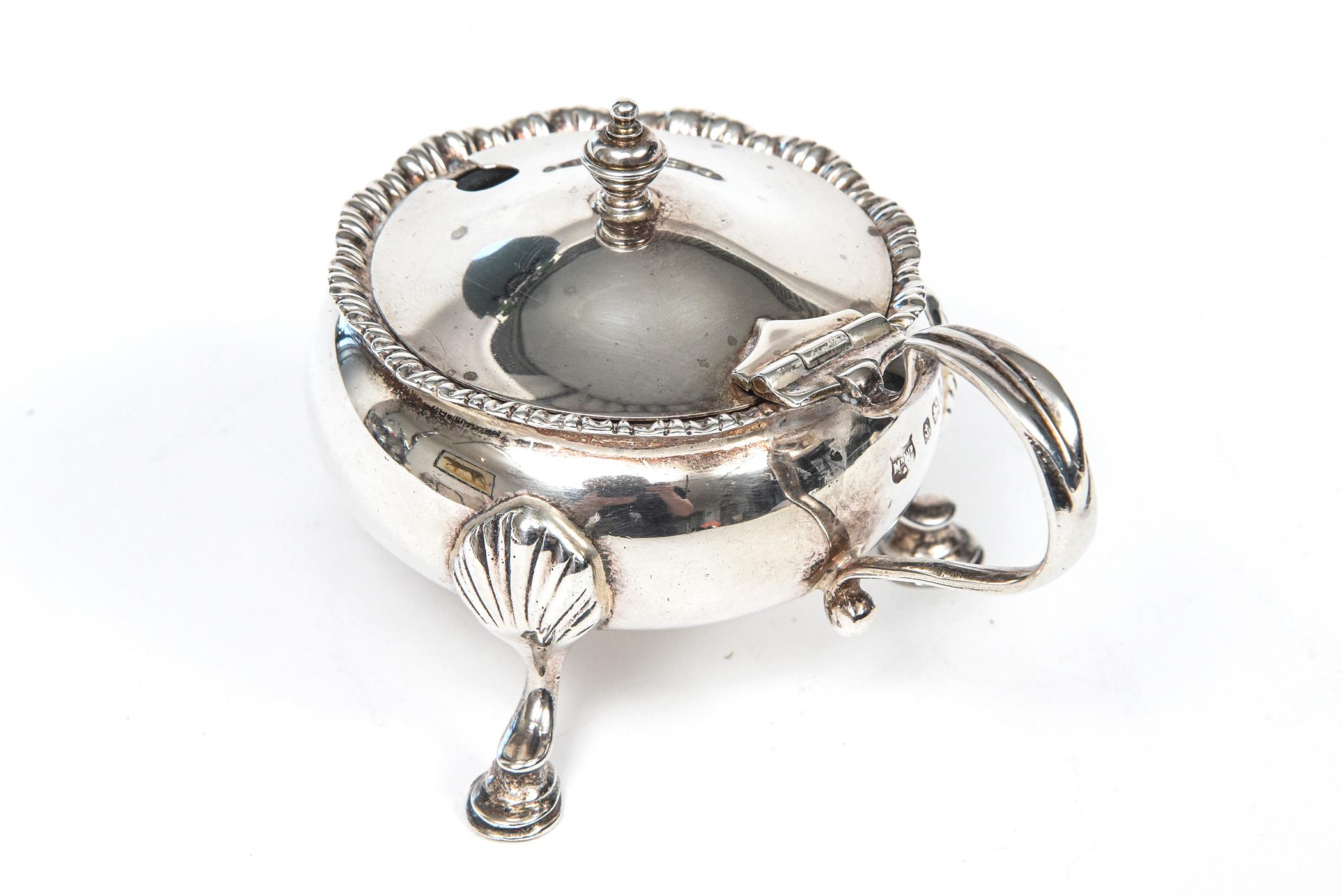 20th Century Mappin & Webb Sterling Silver Footed Mustard Pot with Glass Liner, Circa 1929 For Sale