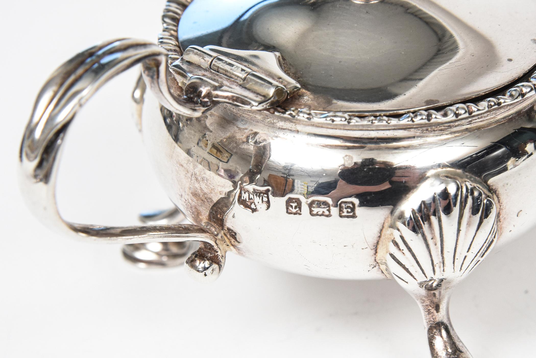 Mappin & Webb Sterling Silver Footed Mustard Pot with Glass Liner, Circa 1929 For Sale 1