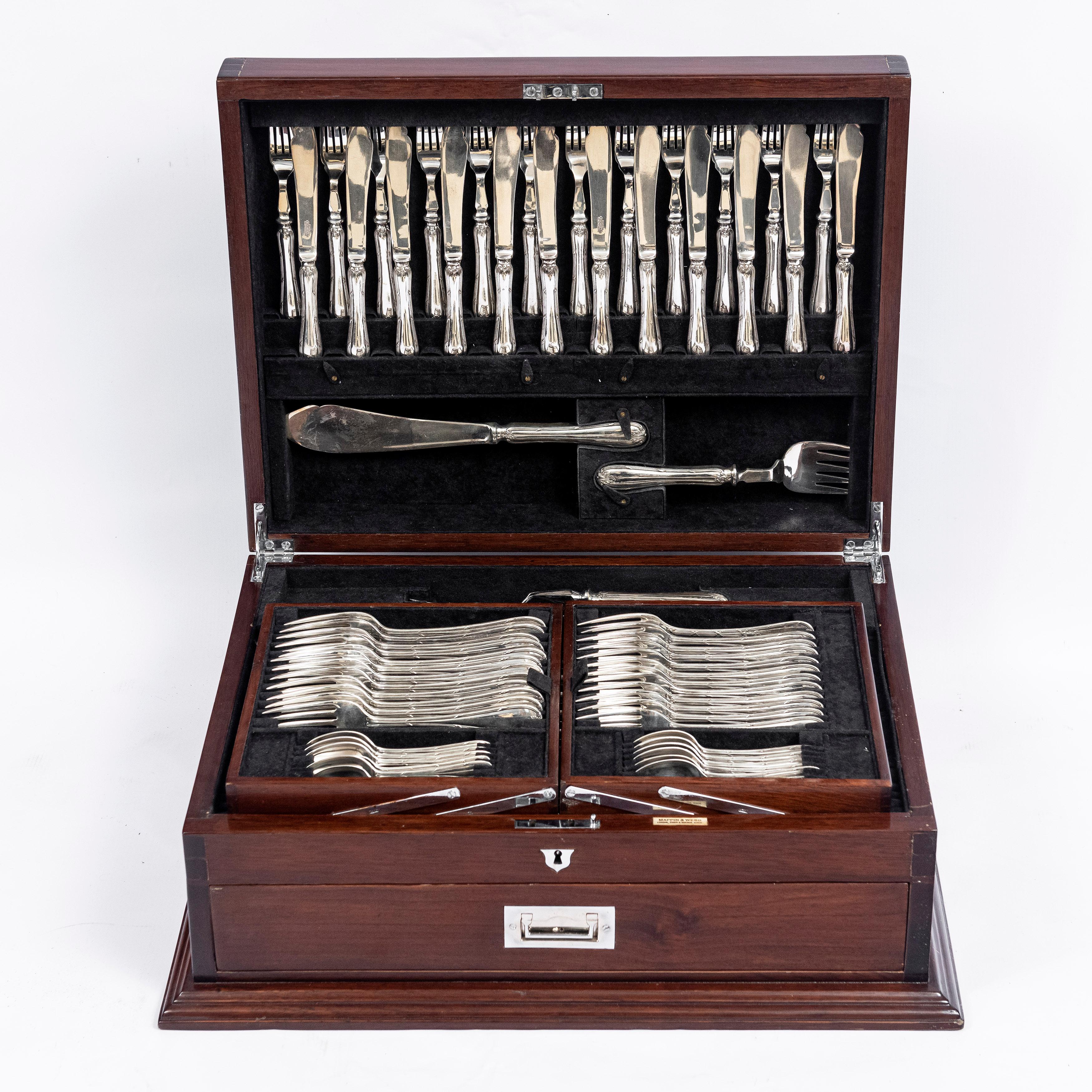 Mappin & Webb Cutlery Set for 12 People. England, Early 20th Century For Sale 1