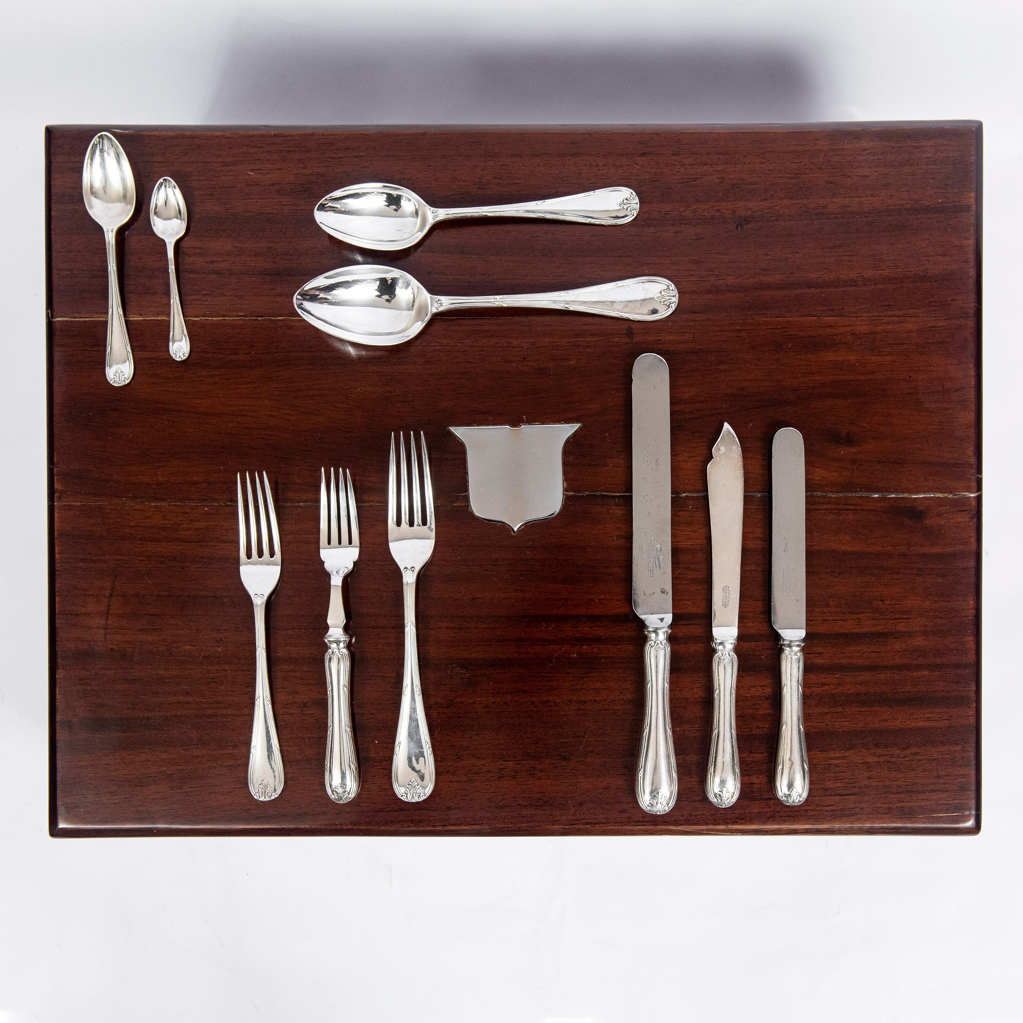 Mappin & Webb Cutlery Set for 12 People. England, Early 20th Century For Sale 3