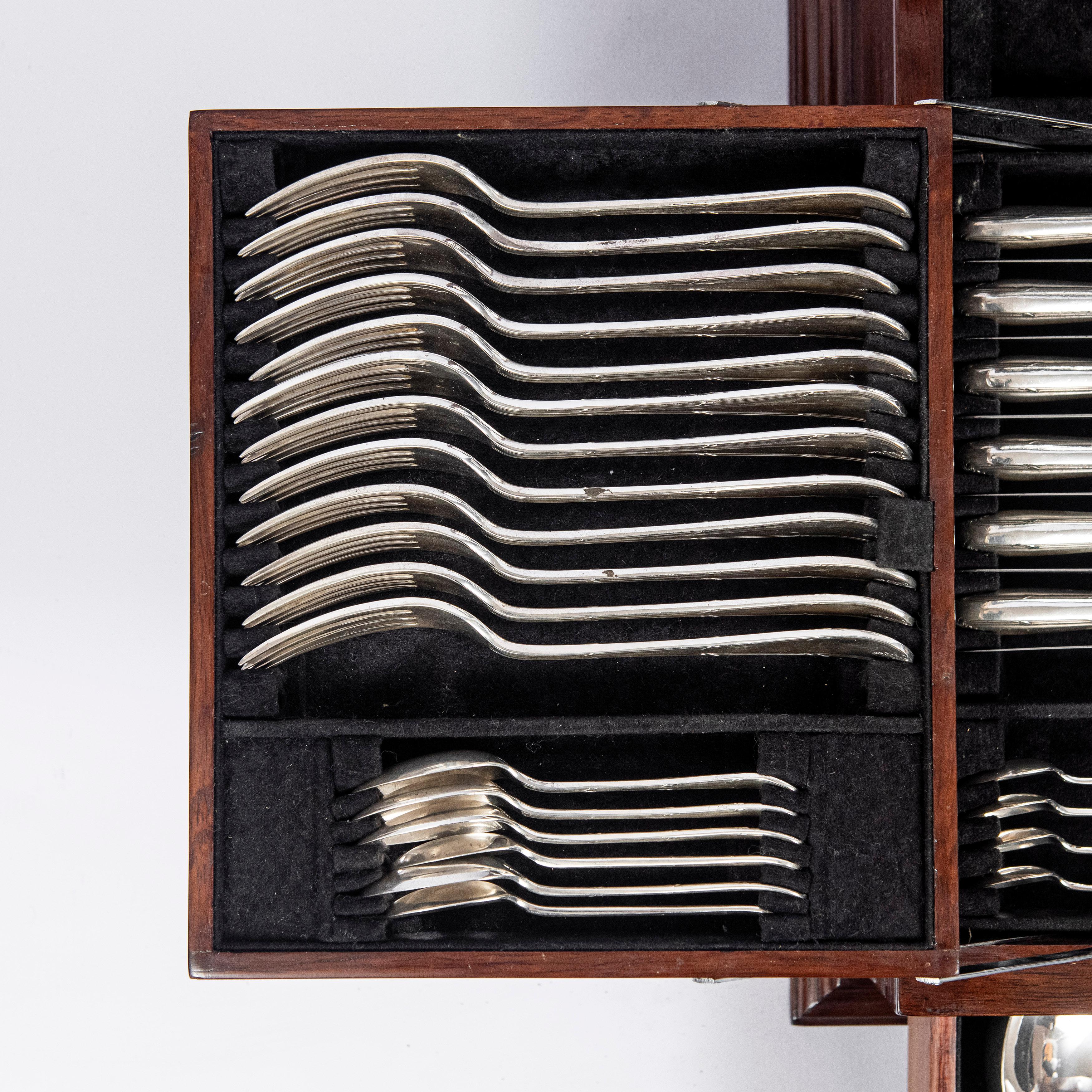 Neoclassical Mappin & Webb Cutlery Set for 12 People. England, Early 20th Century For Sale