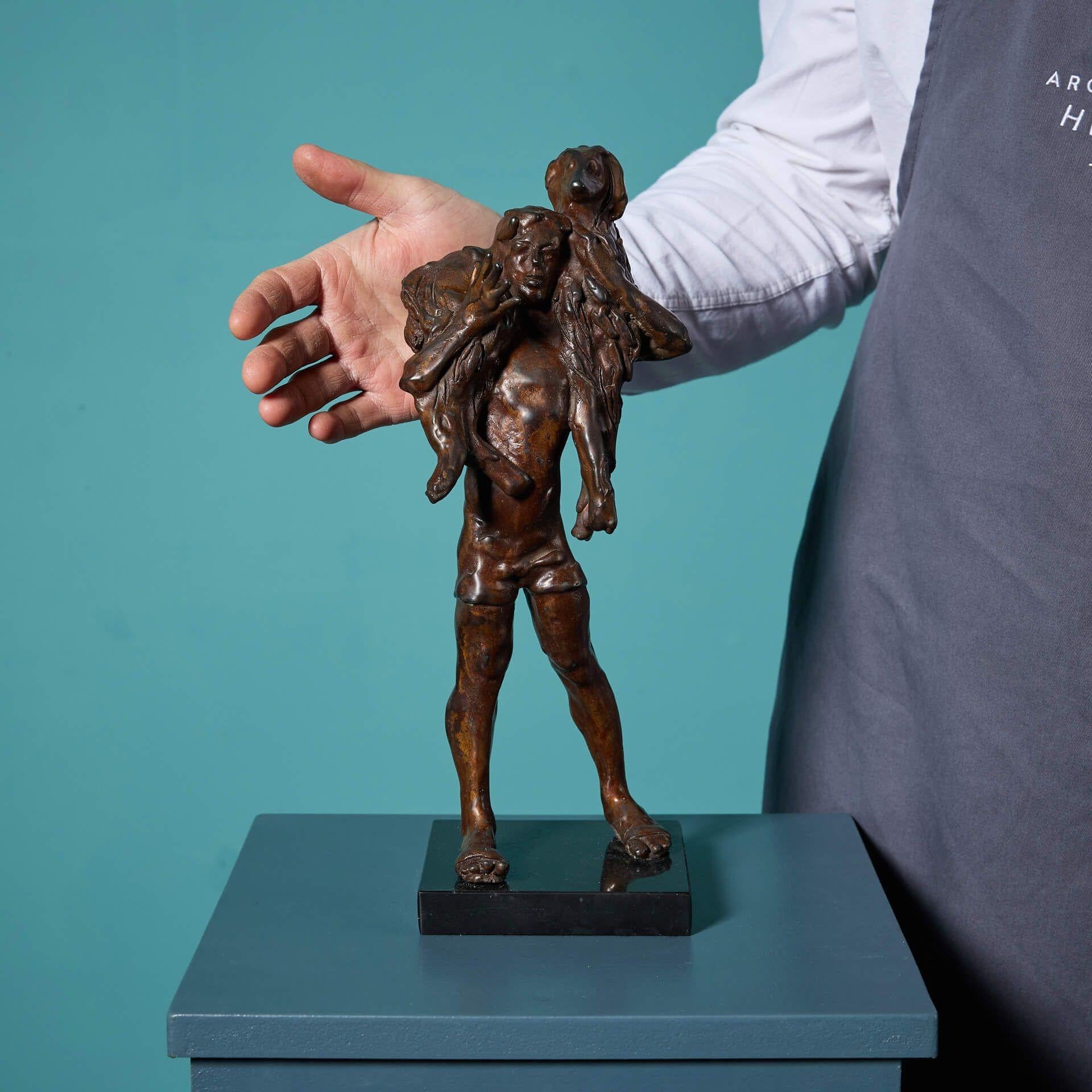 Eine Bronzeskulptur mit dem Titel 