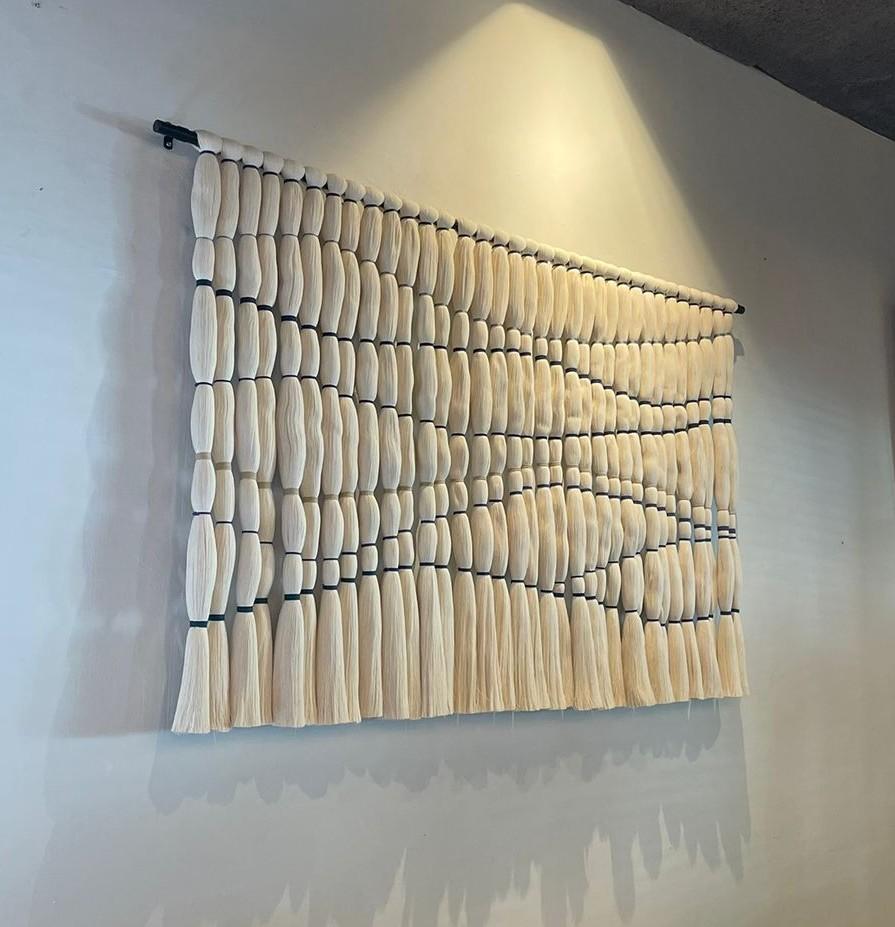 Mar de Algodón, skulpturaler Wandbehang (Moderne der Mitte des Jahrhunderts) im Angebot