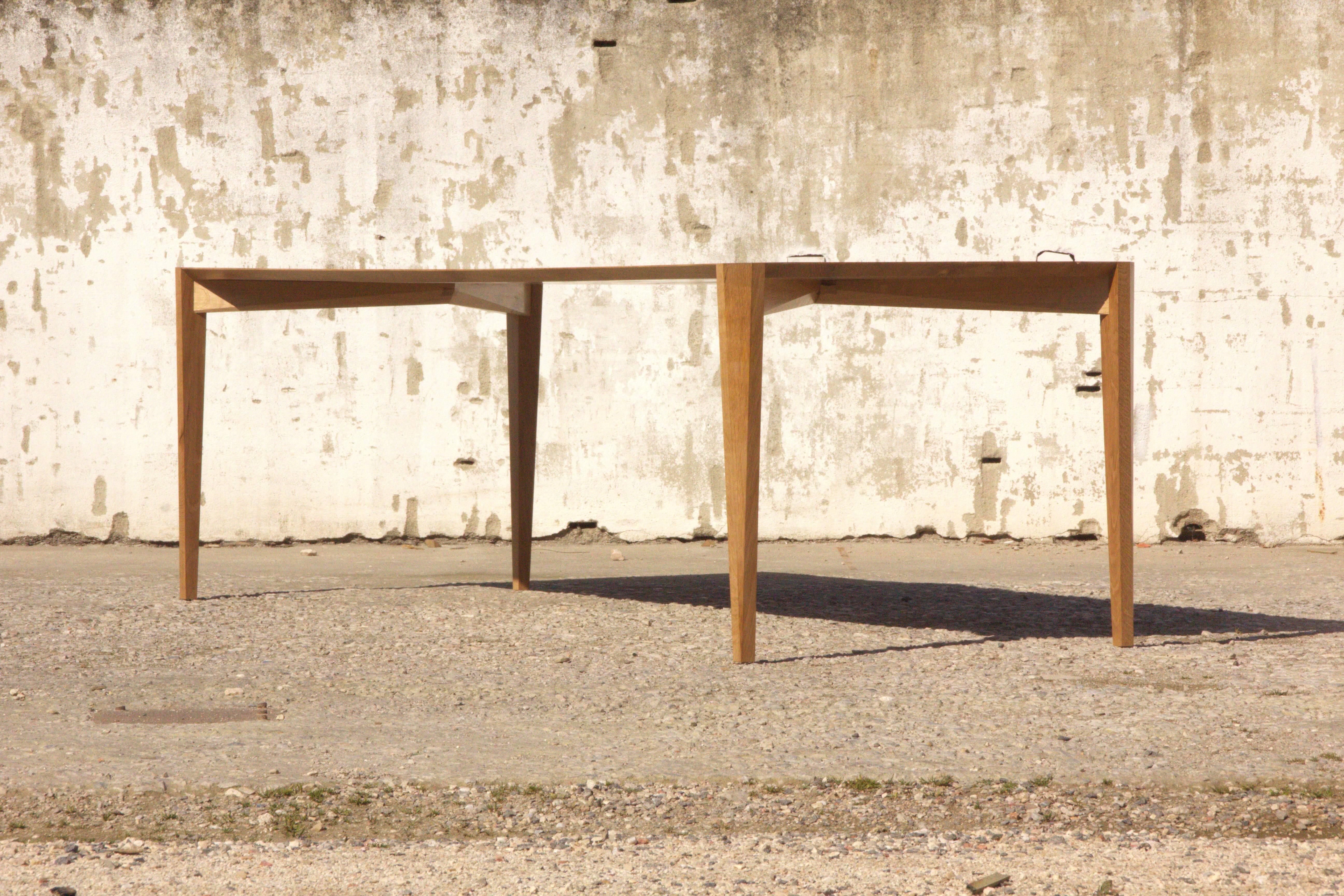 Mar Dining Table, a Sculptural and Modern Light Solid Oak Table by Tomaz Viana In New Condition For Sale In Cascais, PT