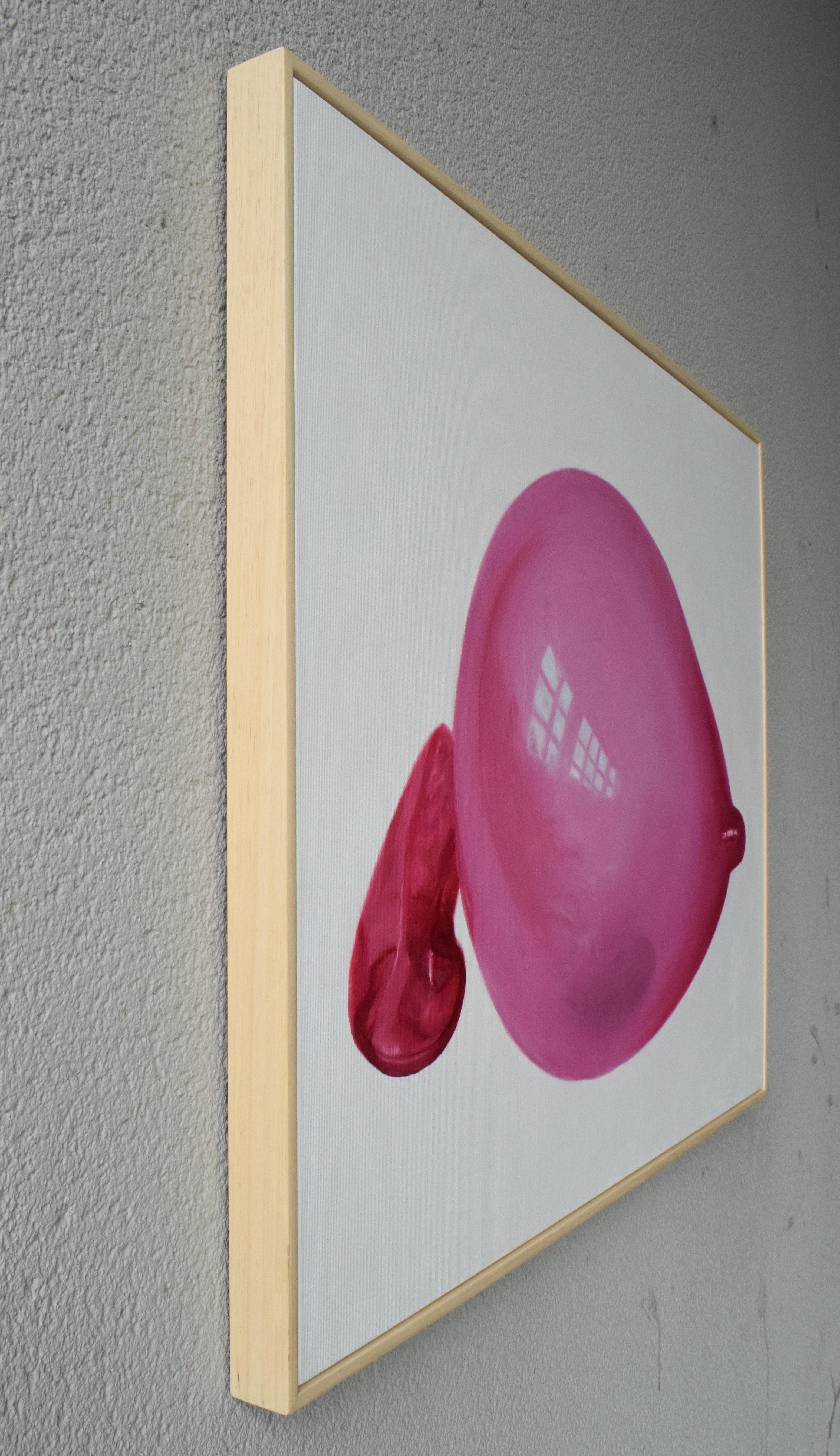 Cherry Bubble. Mittelgroßes zeitgenössisches Pop-Ölgemälde in glänzenden Rosa-Tönen (Grau), Abstract Painting, von María Magán