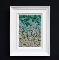 Scultura pop da parete con forme di gomma da masticare verde menta in una cornice di legno bianco