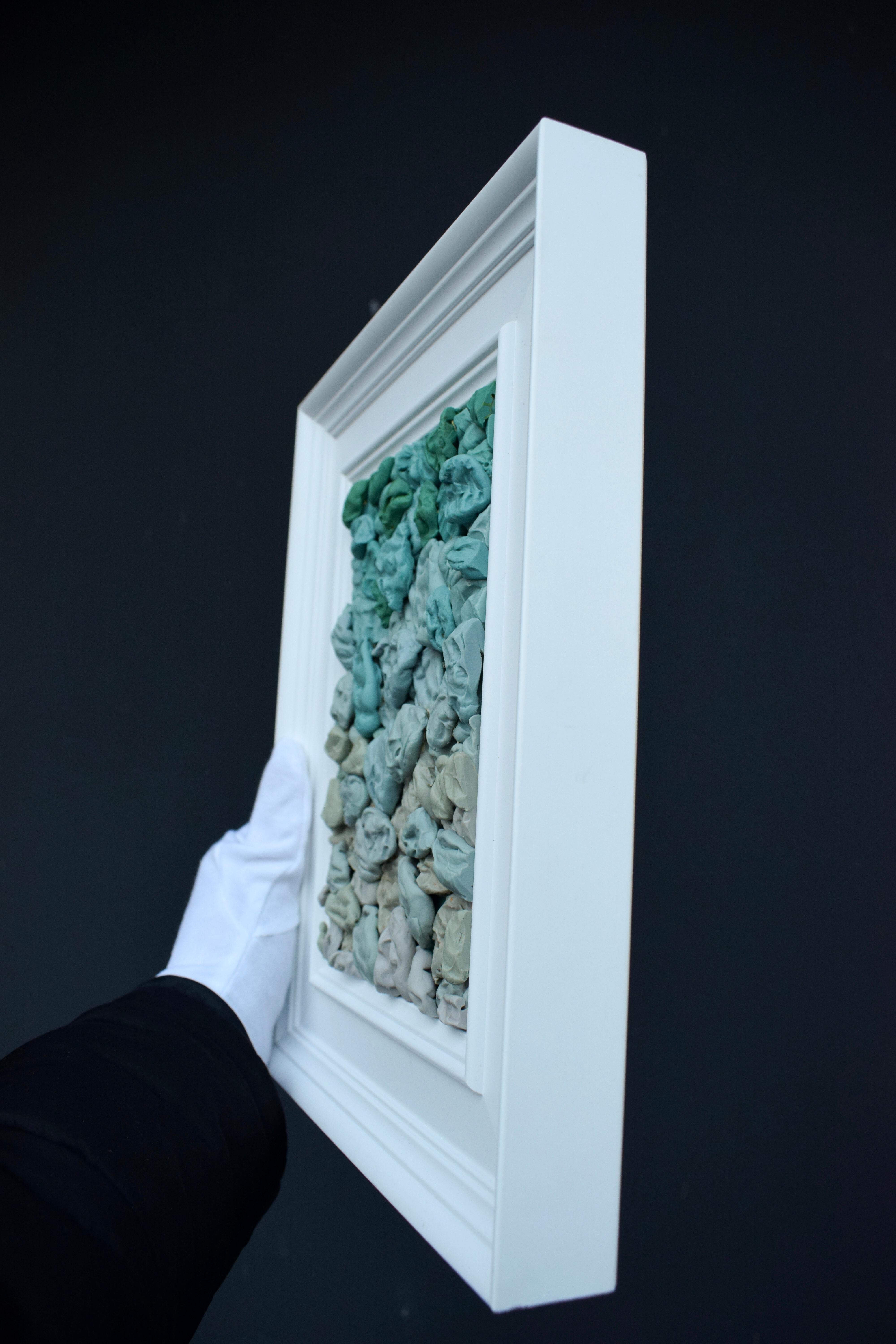 Escultura Pop de Pared con Formas de Chicle Verde Menta en Marco de Madera Blanco en venta 3