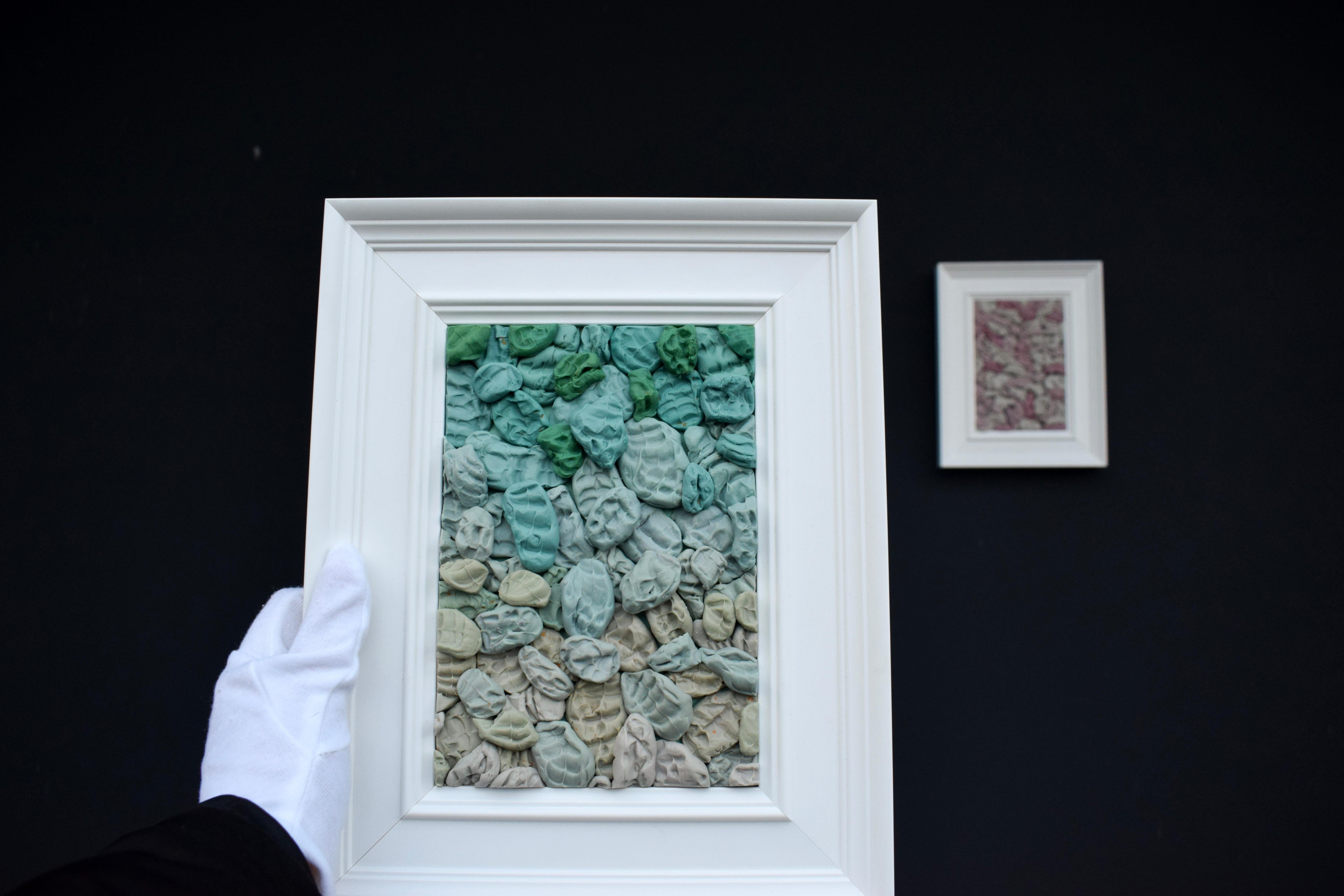 Escultura Pop de Pared con Formas de Chicle Verde Menta en Marco de Madera Blanco en venta 4