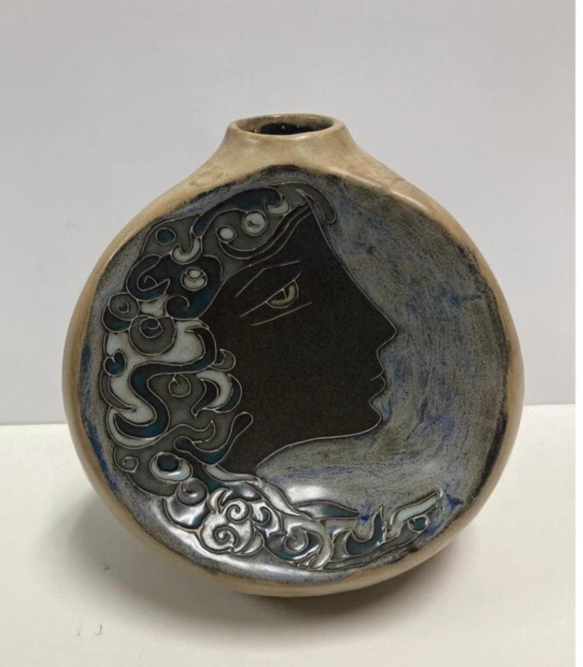 “Pottery vase” - Sculpture by Mara Mexico 