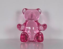 "Oso de peluche (rosa intenso con destellos)" escultura de acrílico fundido con destellos