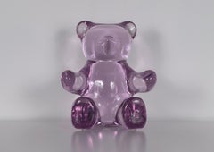 „Teddy Bear (Purple with Sparkles)“ Skulptur aus Lucite-Acryl mit funkelndem Skulptur aus Guss