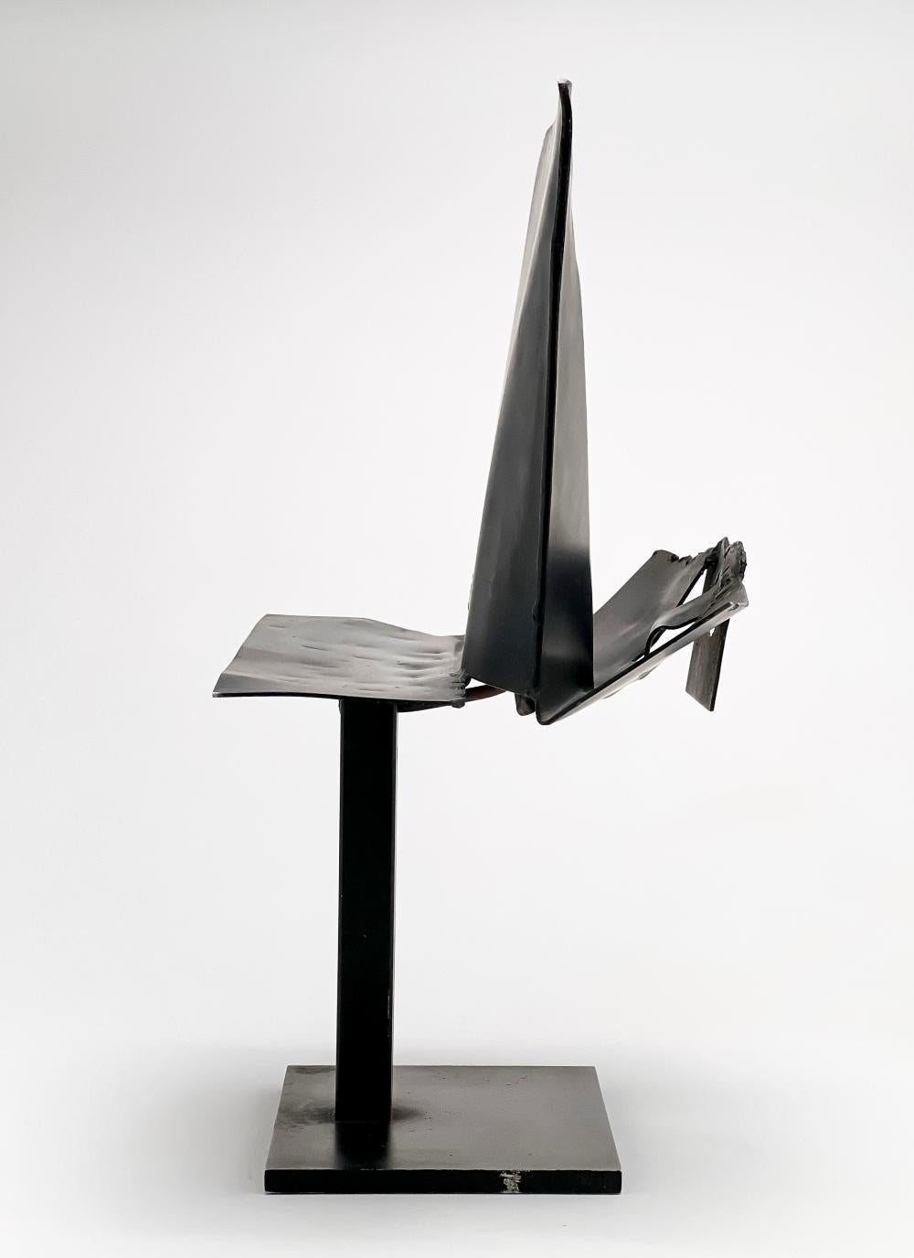 María Simón
Argentinier (1922-2009)
Ohne Titel (aus Serie de los Sobres) 
1982
geschweißte und emaillierte Skulptur aus Schwarzblech
Escultura en metal, moldeado, soldado, esmaltado
18 1/4 x 11 1/4 x 8 1/2 Zoll

Provenienz:
The Graciela Kartofel