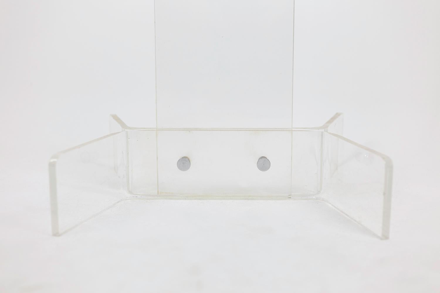 Marais International, Easel in Transparent Lucite, 1980s In Good Condition In Saint-Ouen, FR