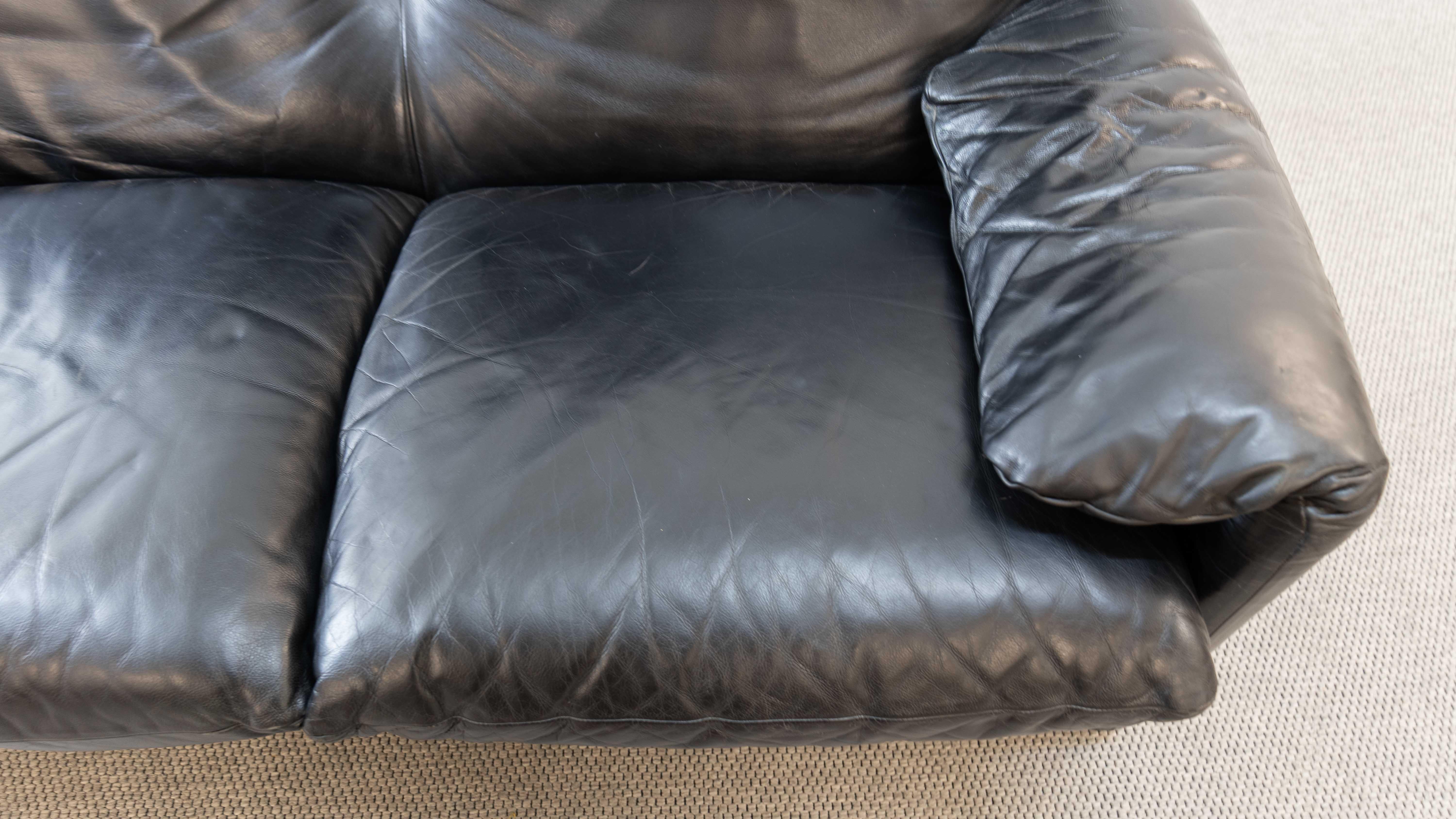 Maralunga 2-Seat Sofa in Black Leather by Vico Magistretti for Cassina, Italy 4