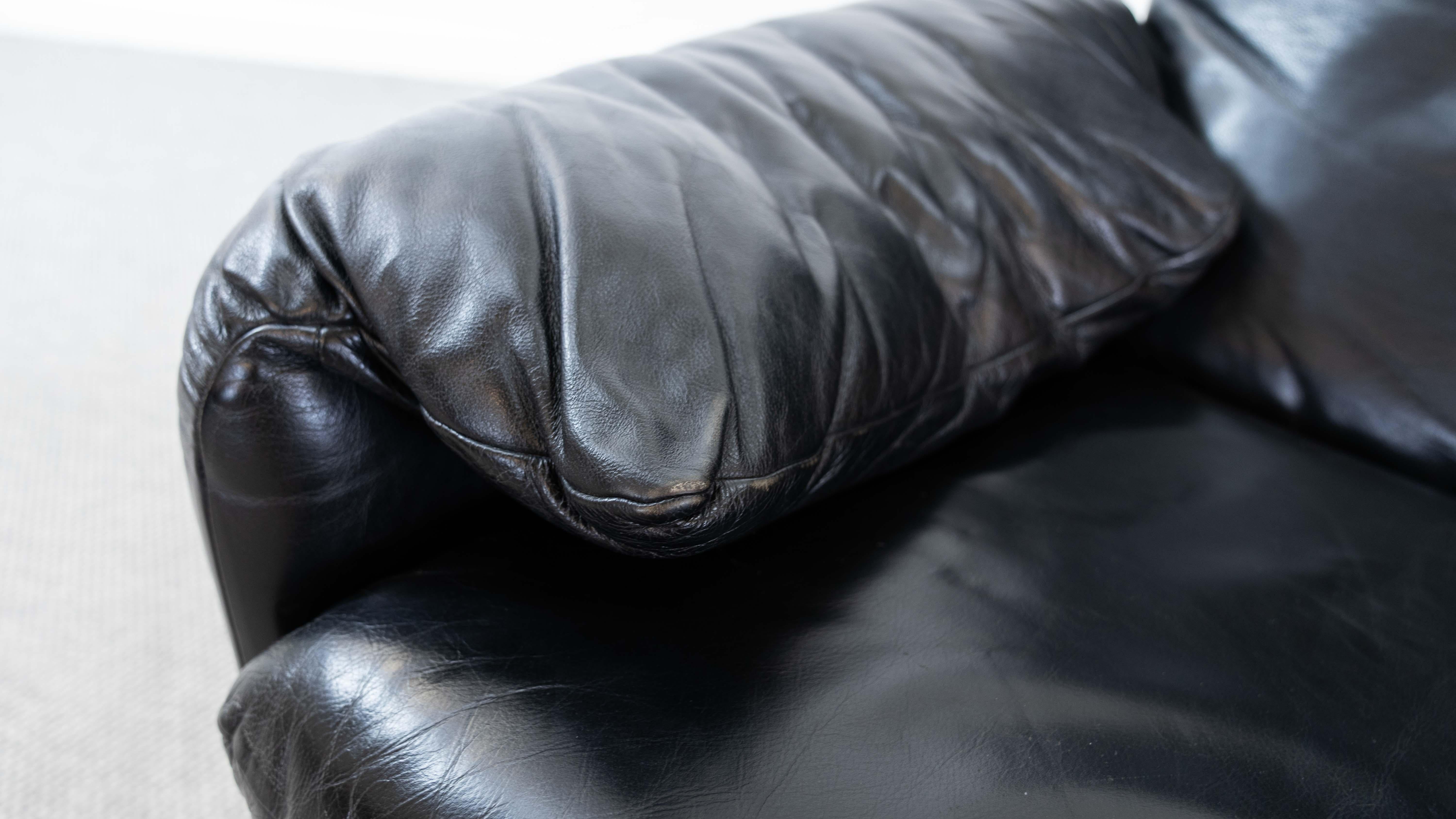 Maralunga 2-Seat Sofa in Black Leather by Vico Magistretti for Cassina, Italy 8