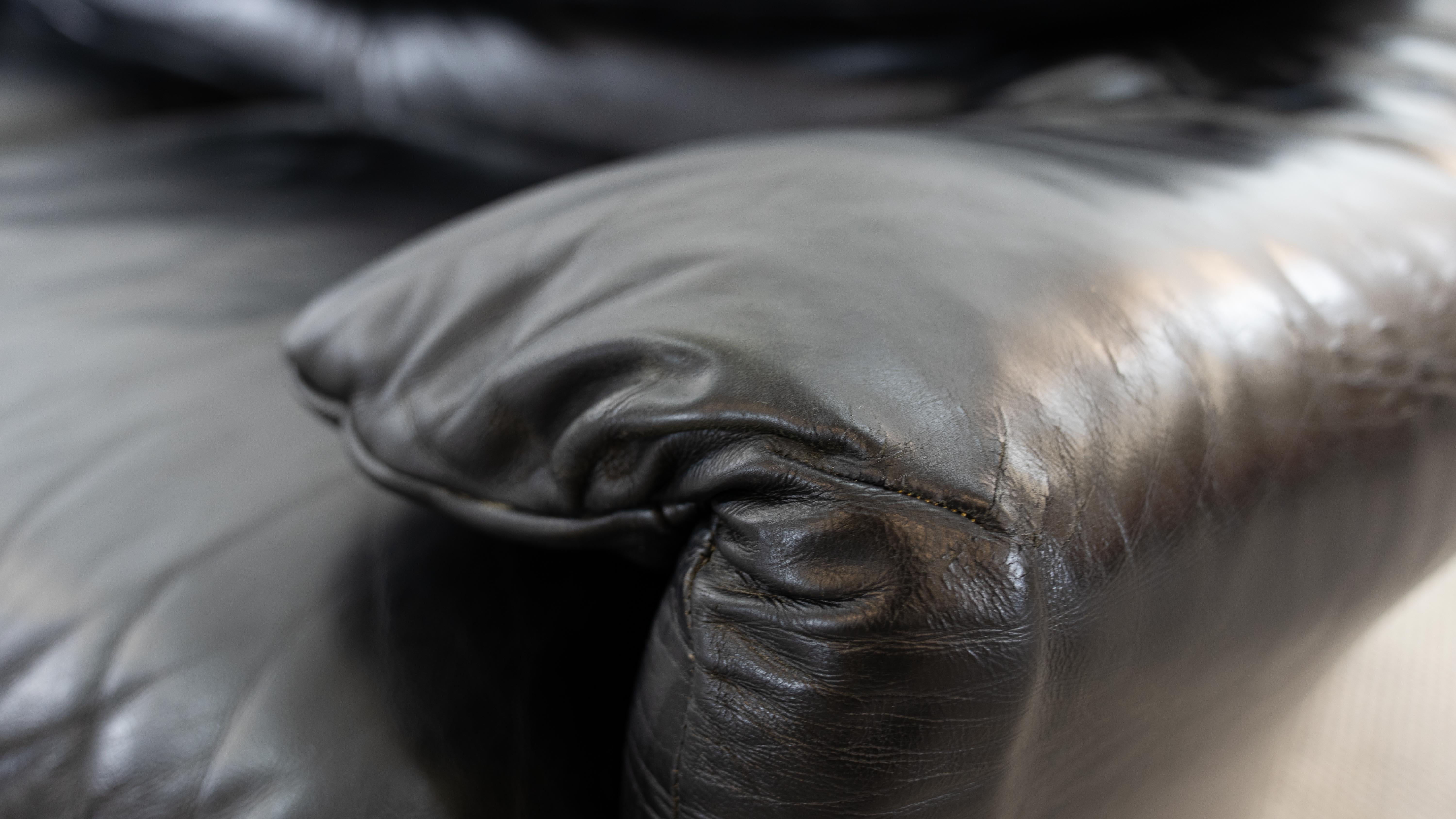 Maralunga 2-Seat Sofa in Black Leather by Vico Magistretti for Cassina, Italy 10