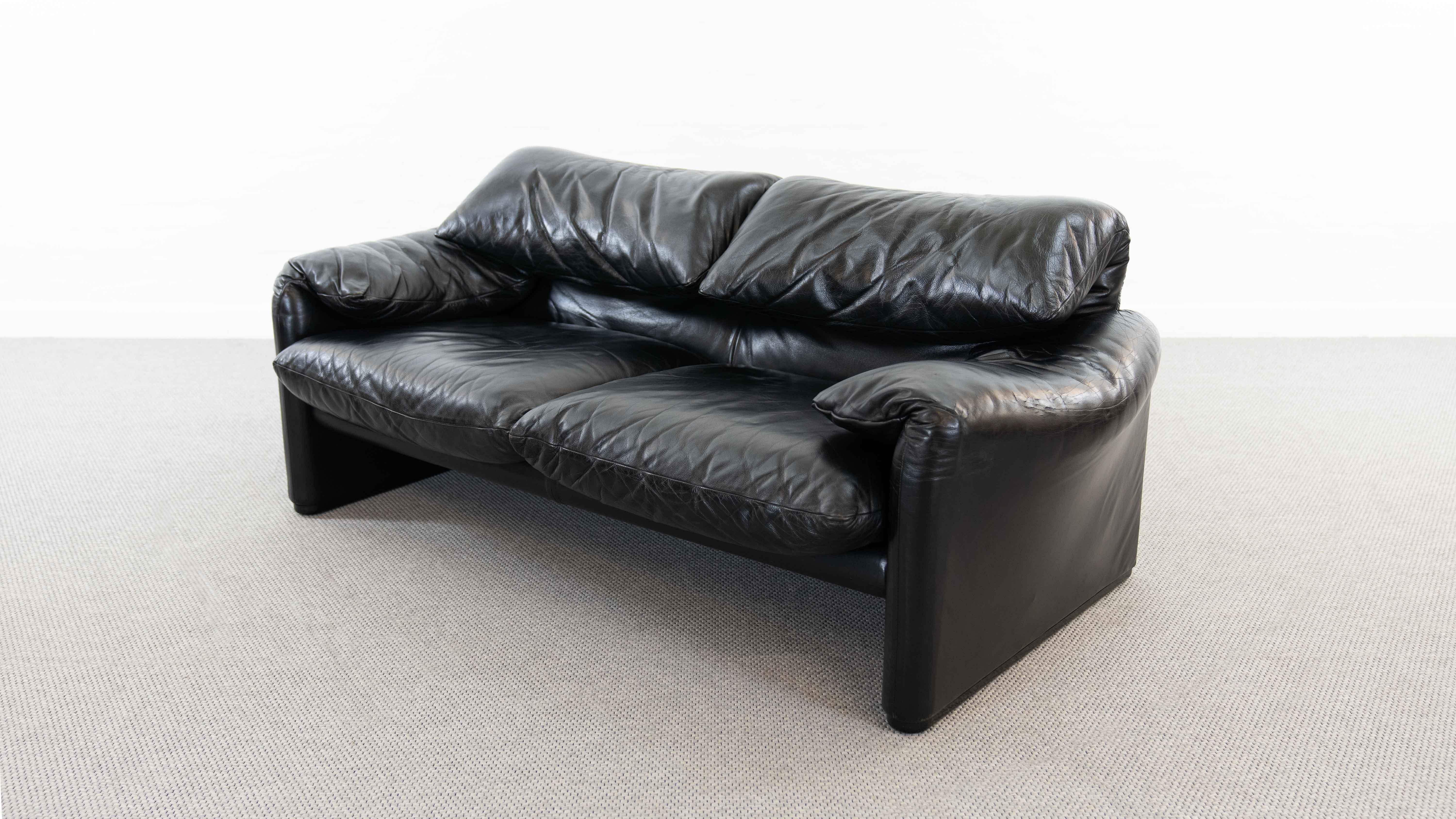 Italian Maralunga 2-Seat Sofa in Black Leather by Vico Magistretti for Cassina, Italy